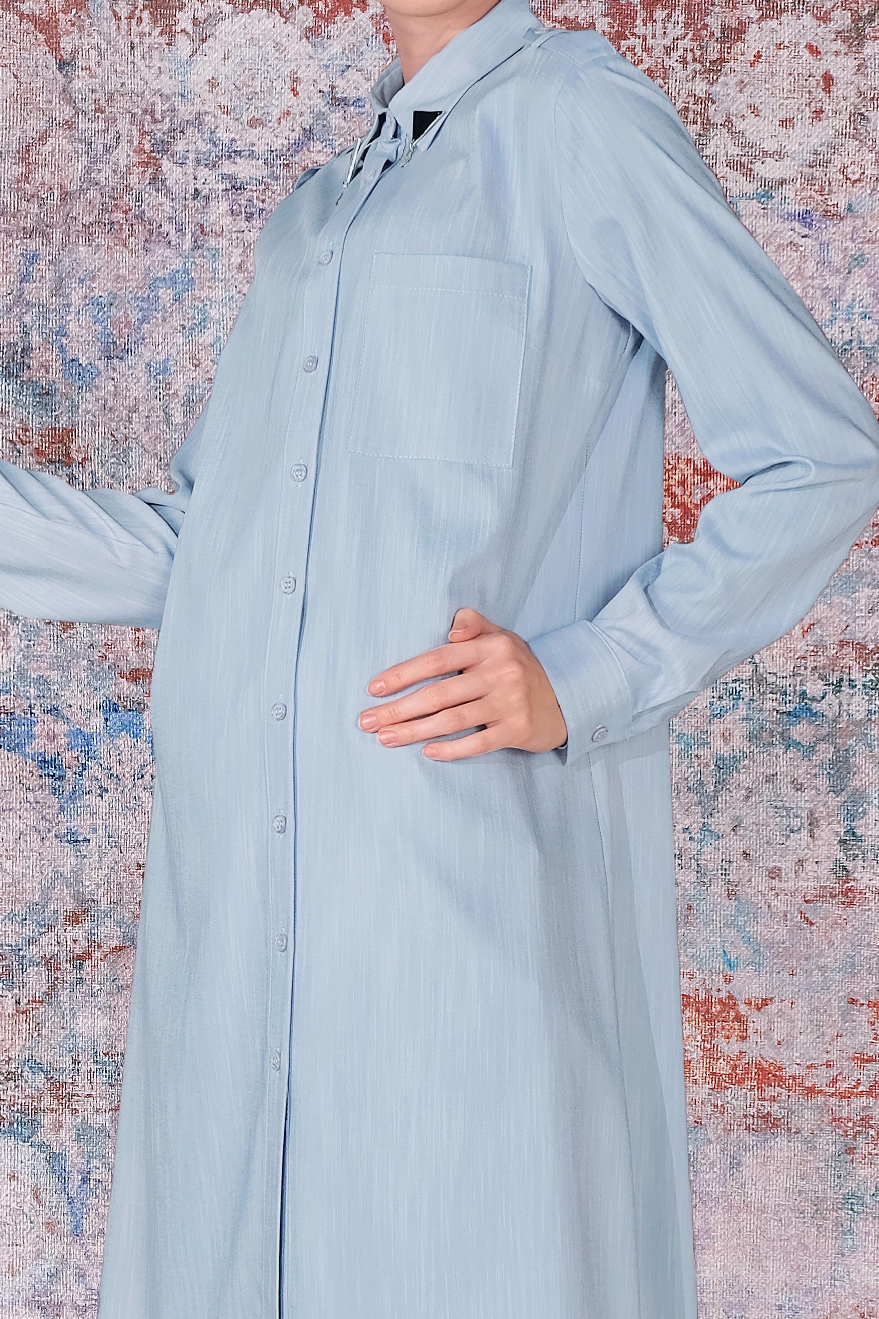 Tesettür giyim MAVİ YAKASI BROŞLU TUNİK 40747