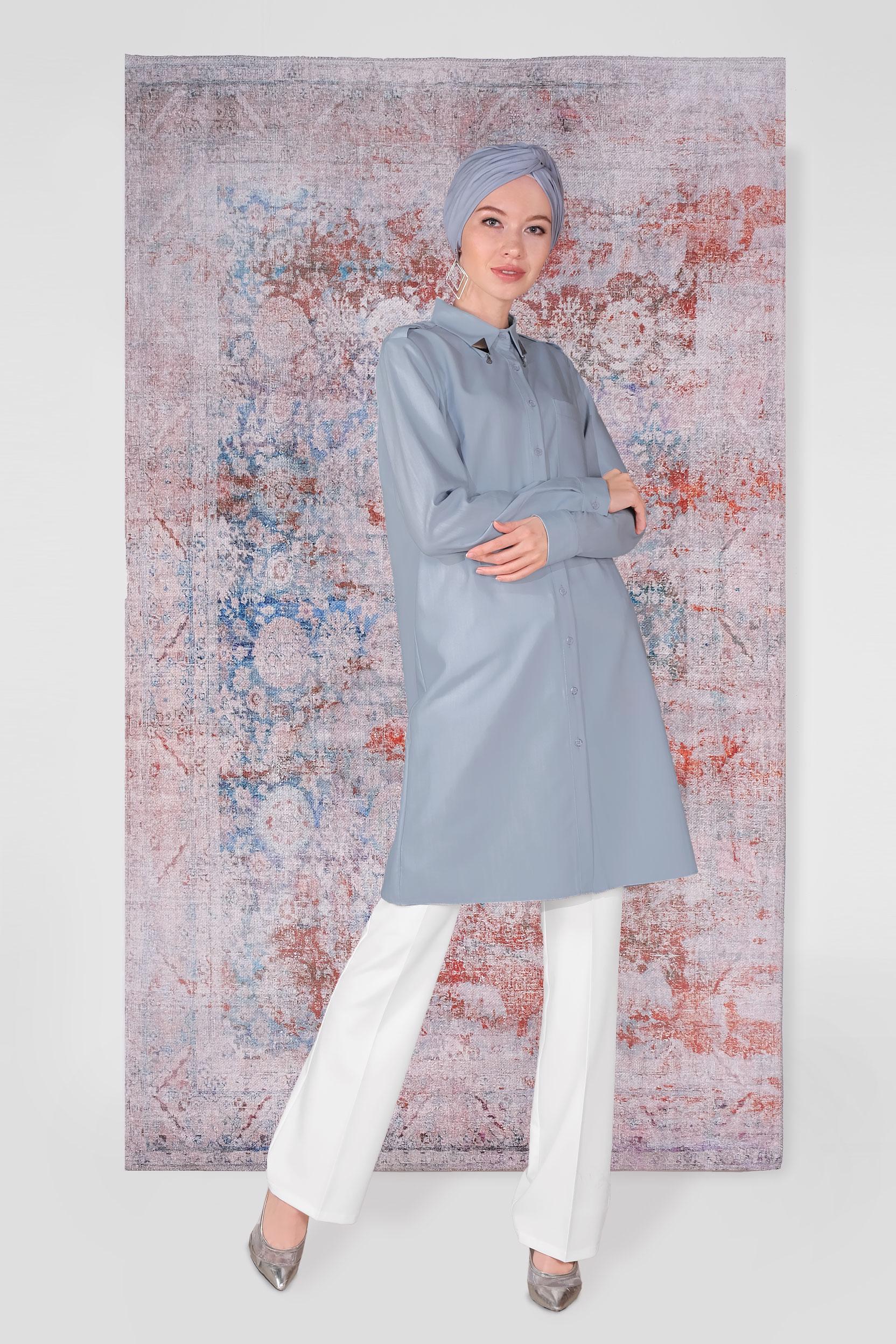 Tesettür giyim MAVİ YAKASI BROŞLU TUNİK 40747