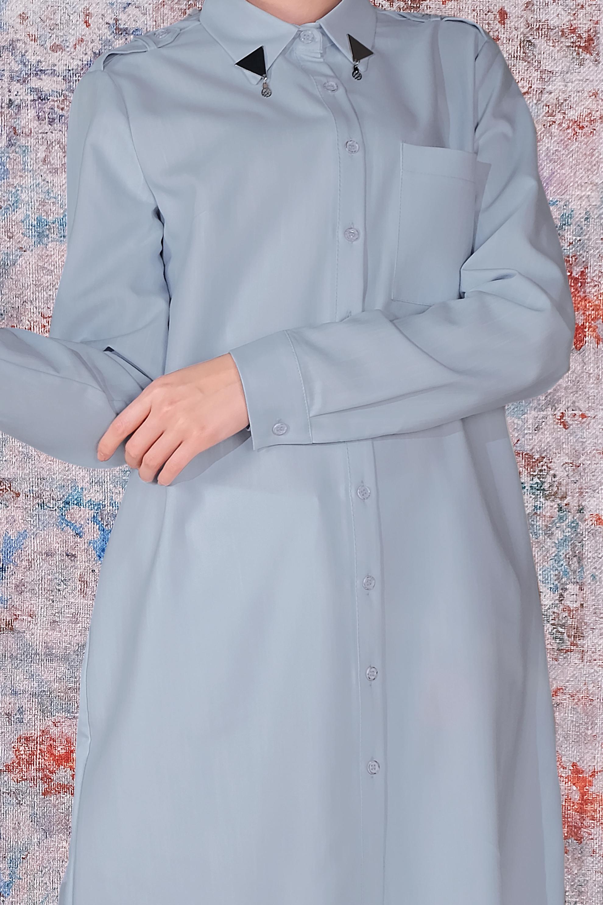 Tesettür giyim MAVİ YAKASI BROŞLU TUNİK 40747