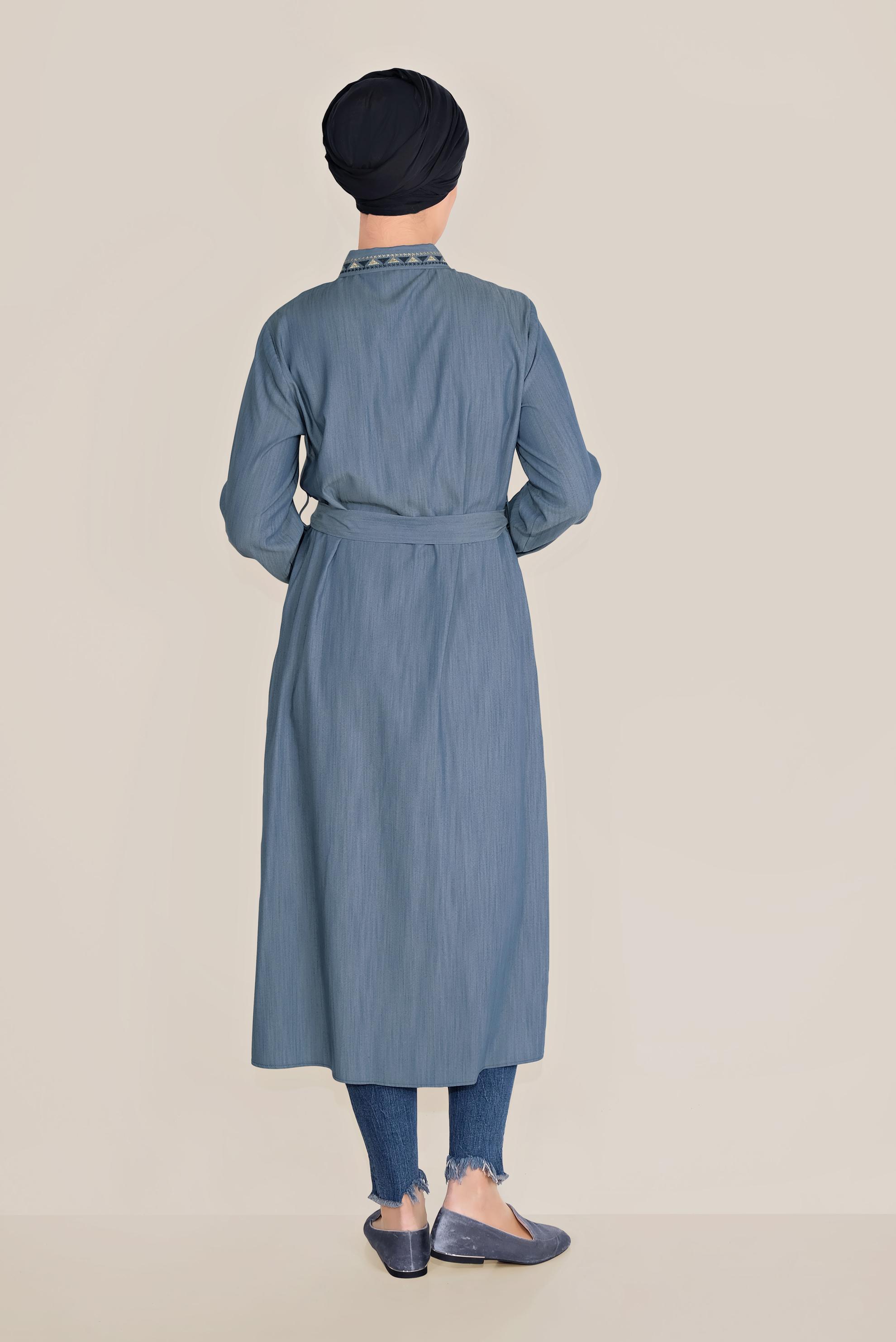 Tesettür giyim LACİVERT NAKIŞLI PÜSKÜL DETAYLI TUNİK 40767 