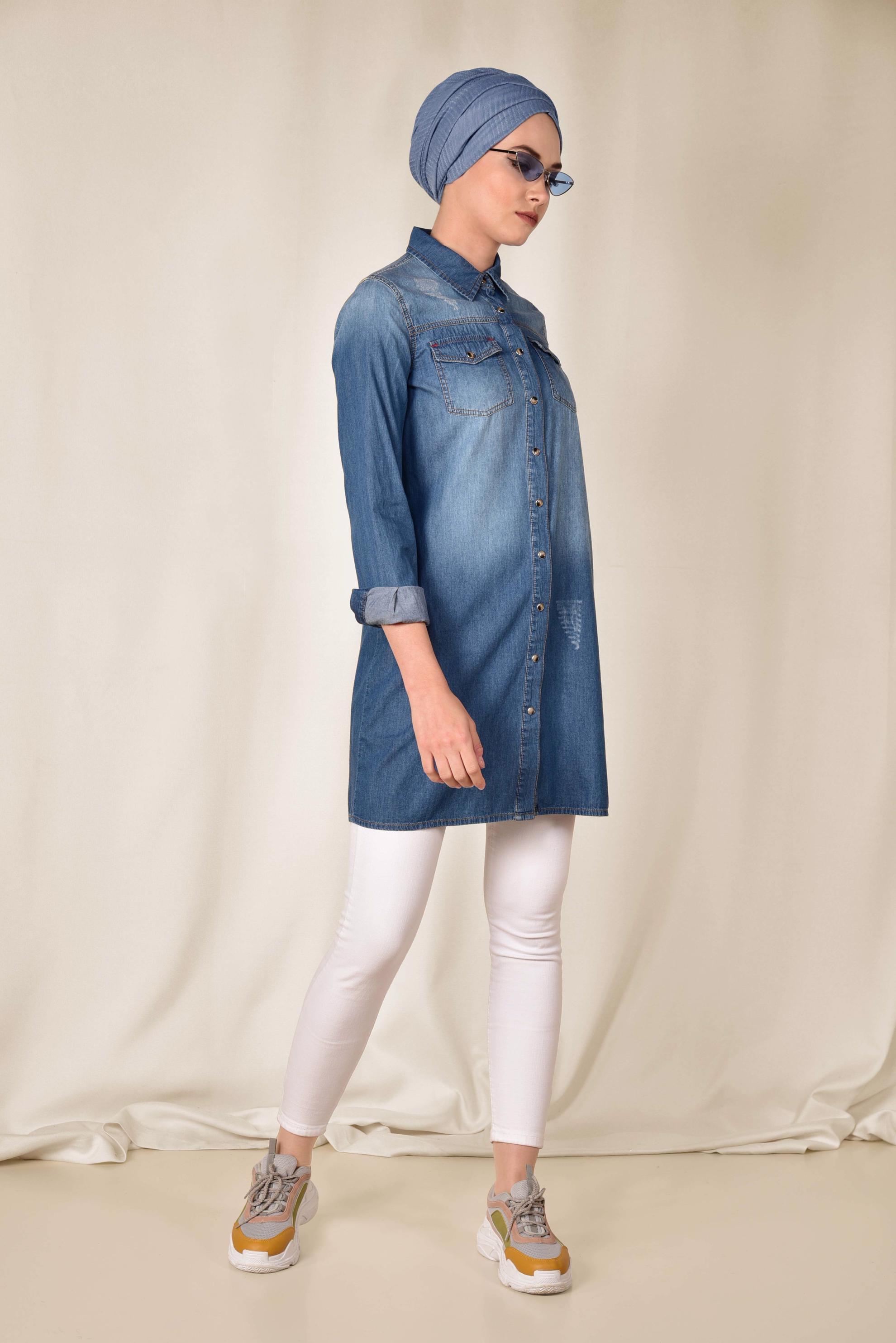 Tesettür giyim MAVİ PAMUKLU ÖNDEN ÇITÇITLI DENİM TUNİK 4099