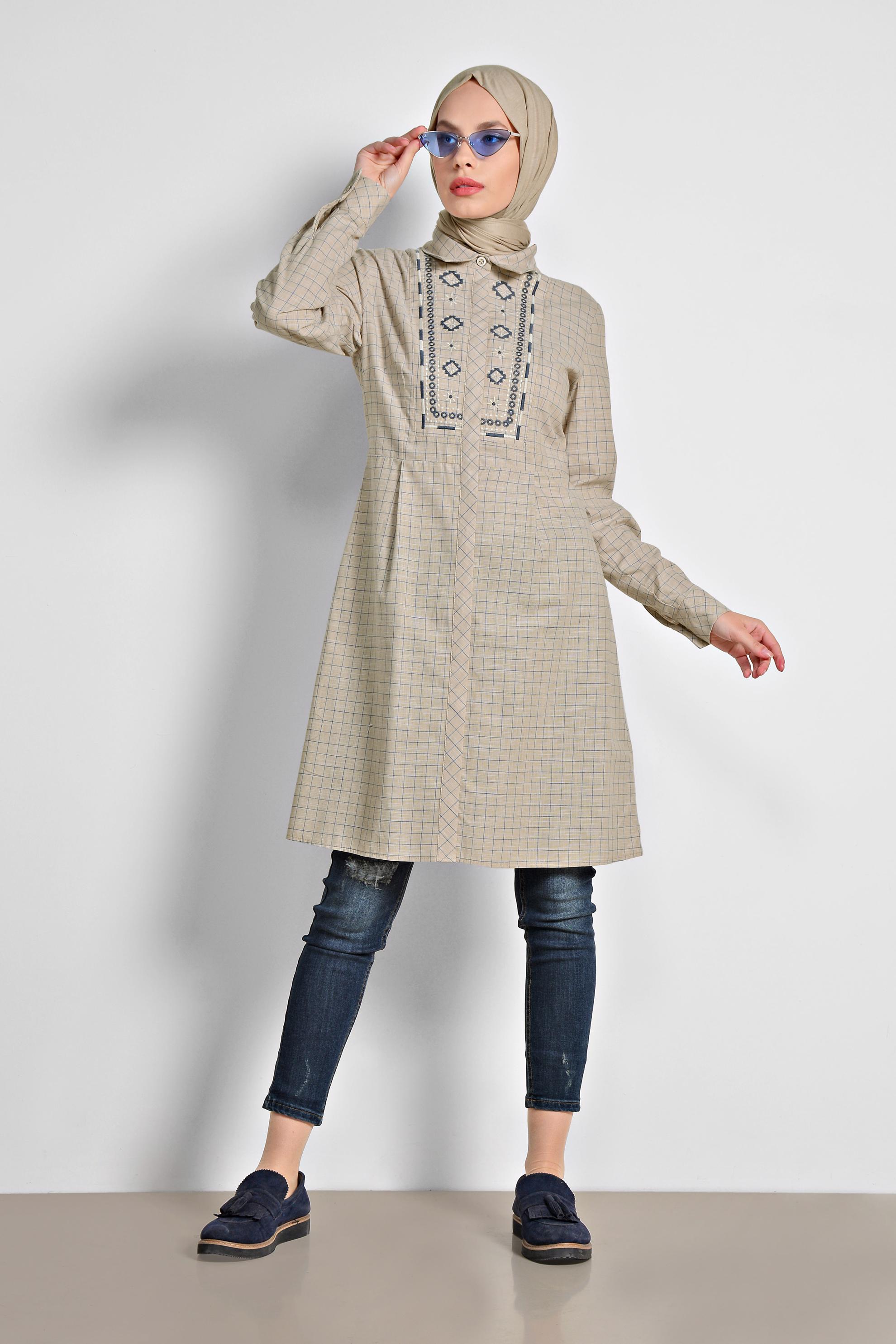 Tesettür giyim BEJ KARE DESENLİ NAKIŞ İŞLEMELİ PAMUKLU TUNİK 4150