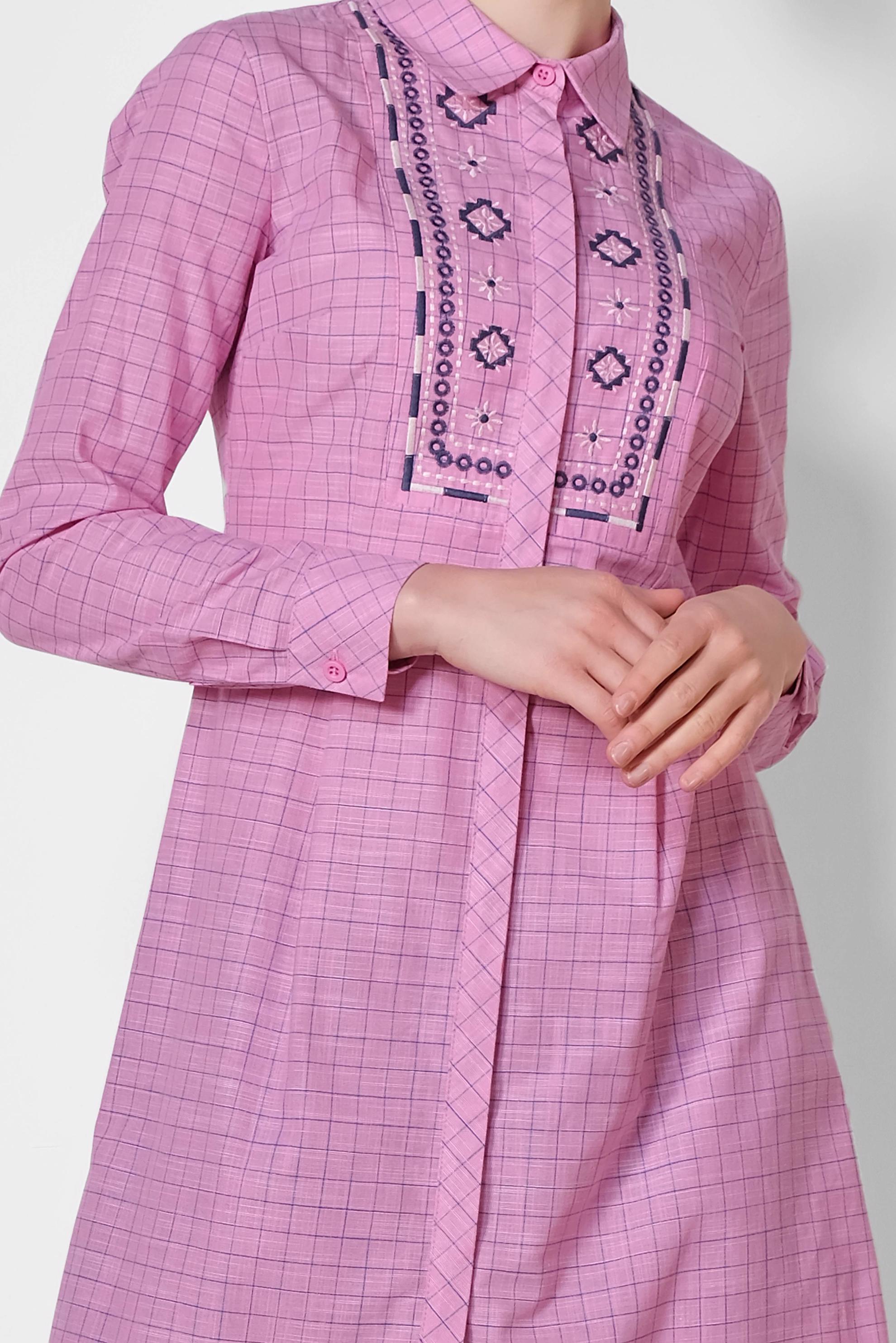 Tesettür giyim PEMBE KARE DESENLİ NAKIŞ İŞLEMELİ PAMUKLU TUNİK 4150