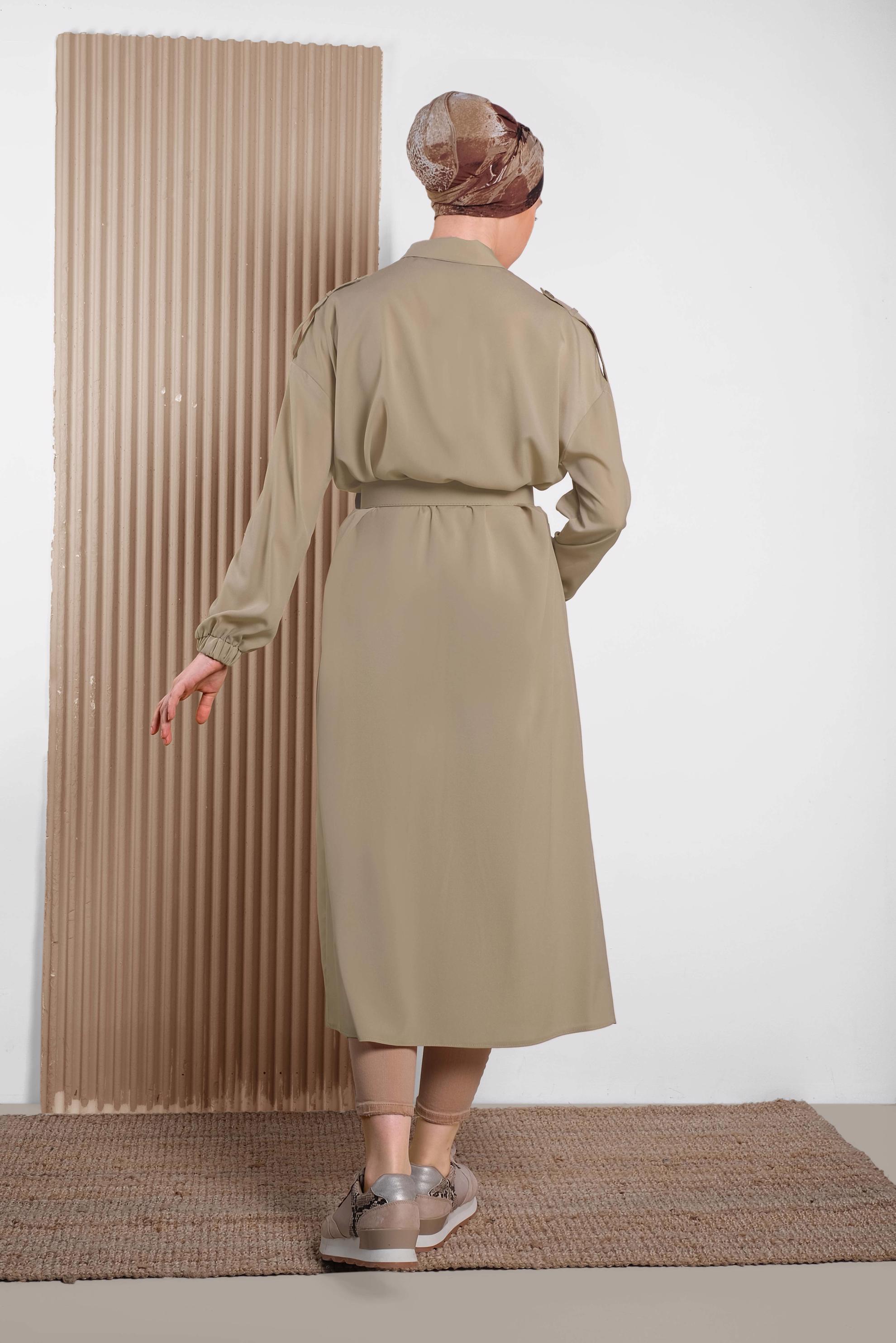 Tesettür giyim BEJ BOYDAN DÜĞMELİ ERKEK YAKA TUNİK 4243