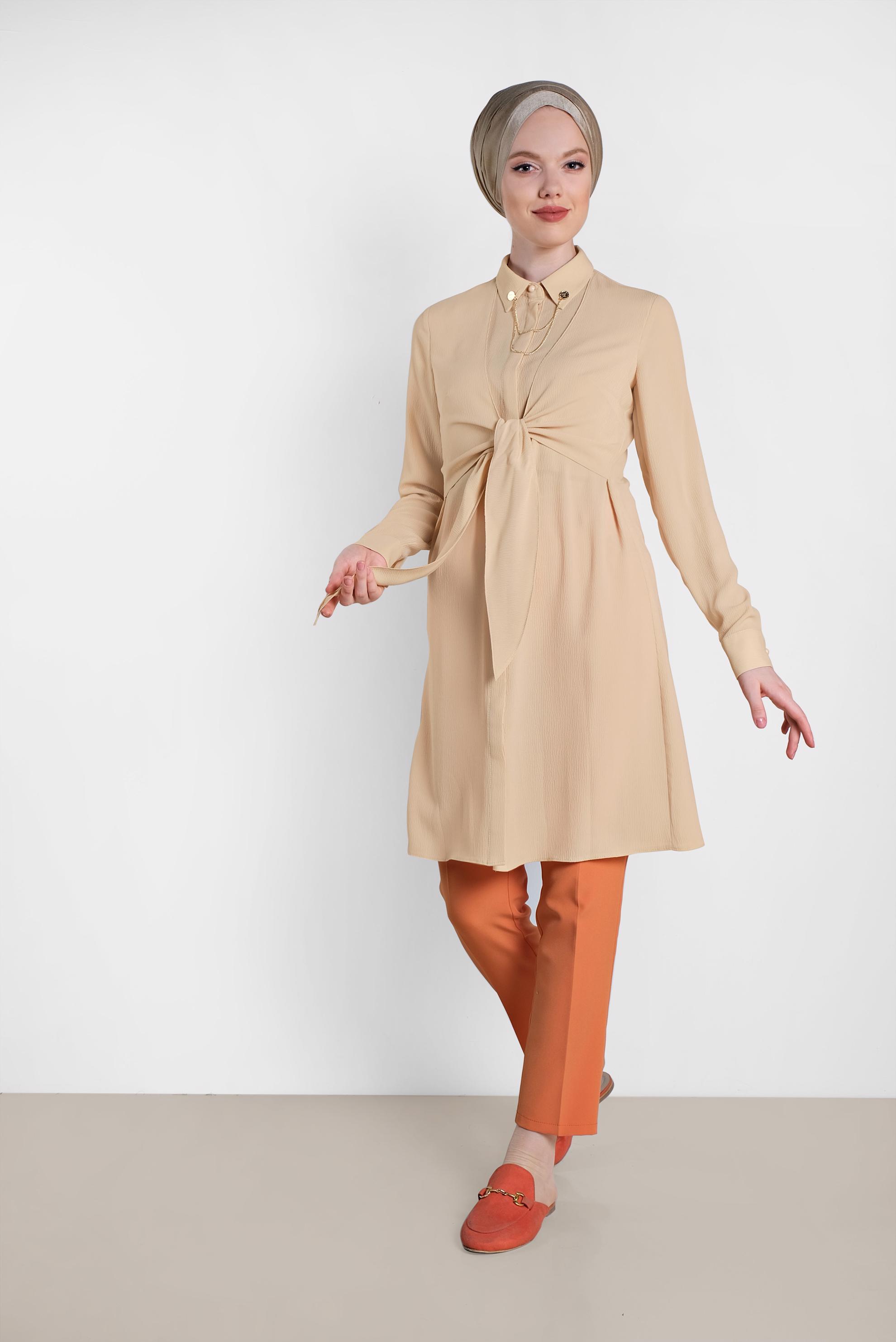 Tesettür giyim BEJ ÖNÜ BAĞLAMA DETAYLI TUNİK 4313