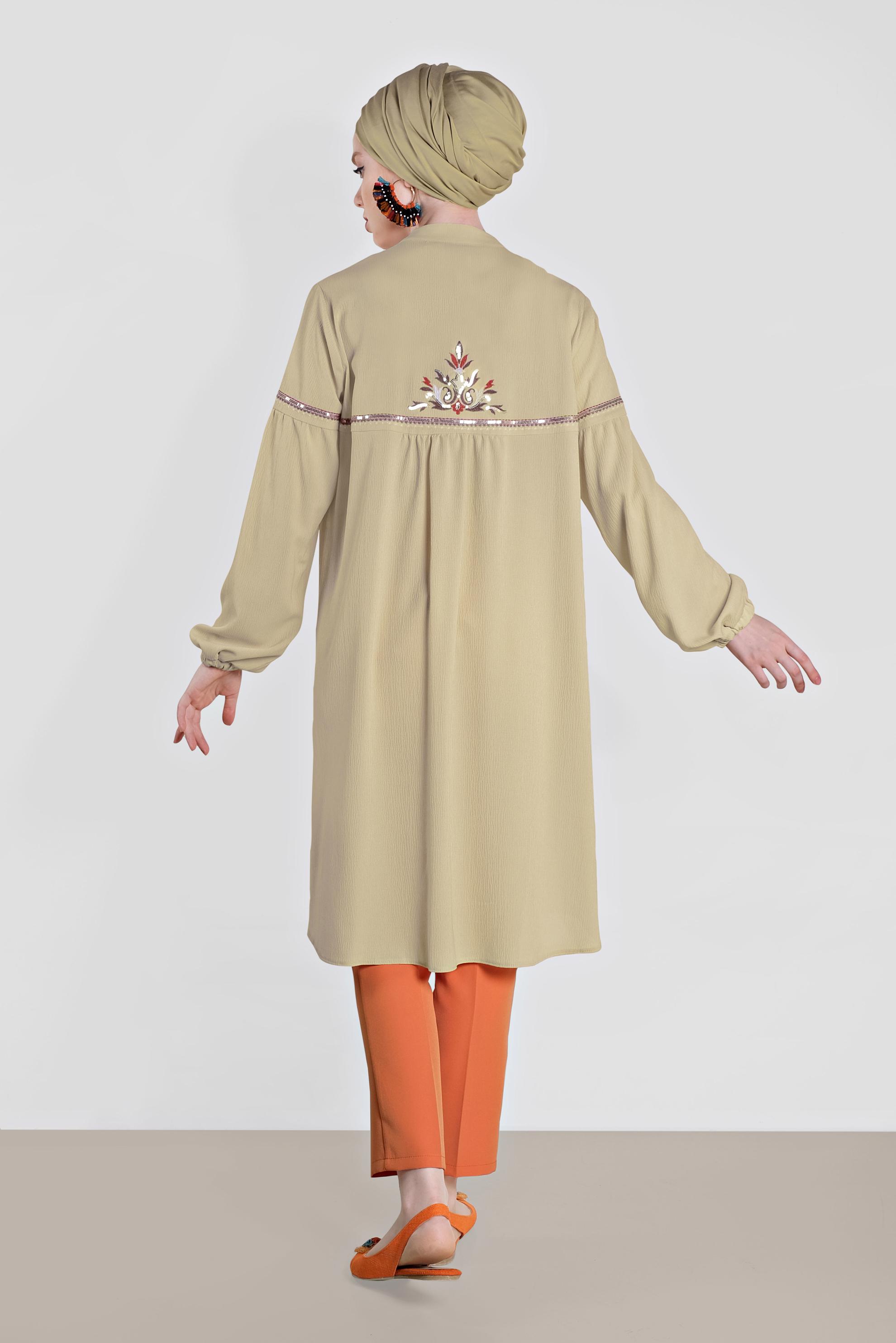 Tesettür giyim BEJ FULAR YAKA NAKIŞLI TUNİK 4337