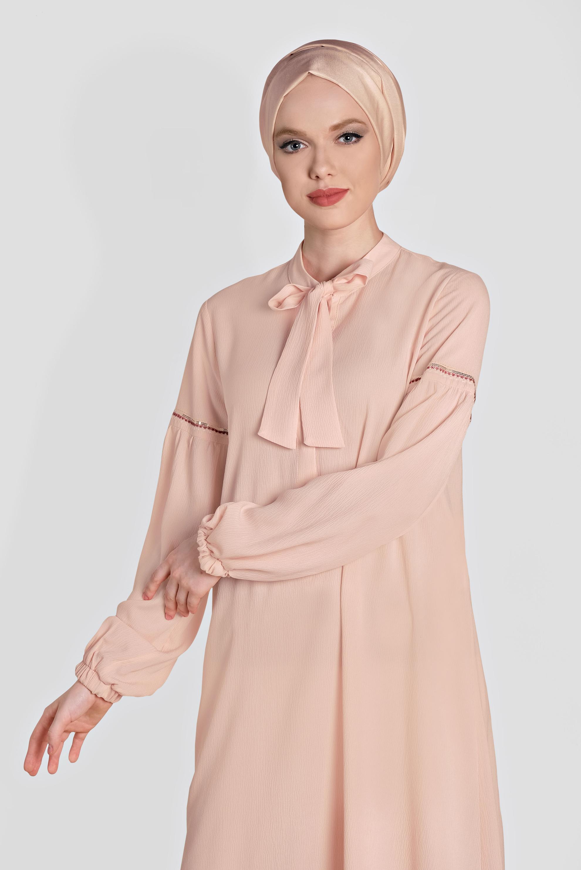 Tesettür giyim PUDRA FULAR YAKA NAKIŞLI TUNİK 4337