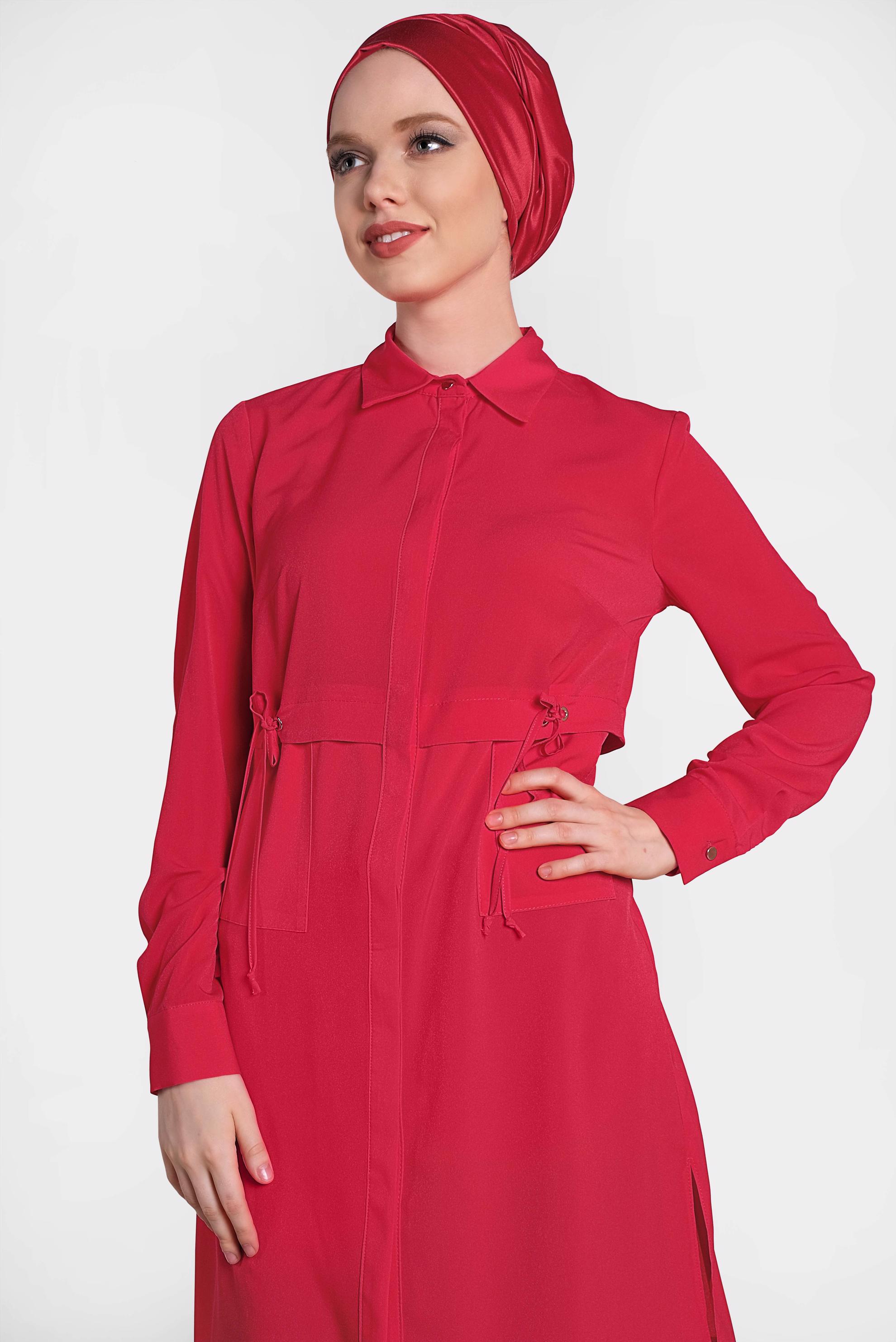 Tesettür giyim KIRMIZI BELİ BAĞCIK DETAYLI GİZLİ DÜĞMELİ TUNİK 4419