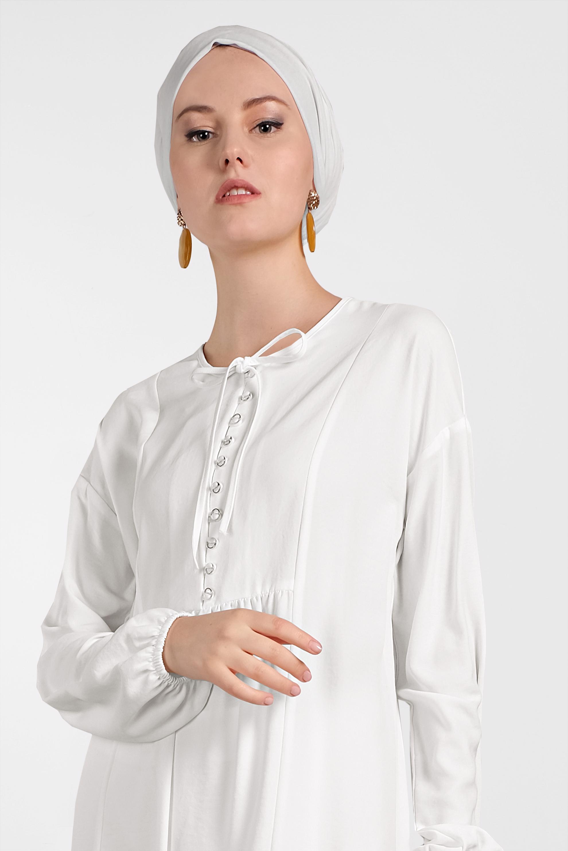 Tesettür giyim BEYAZ VOLANLI SALAŞ TUNİK 4426