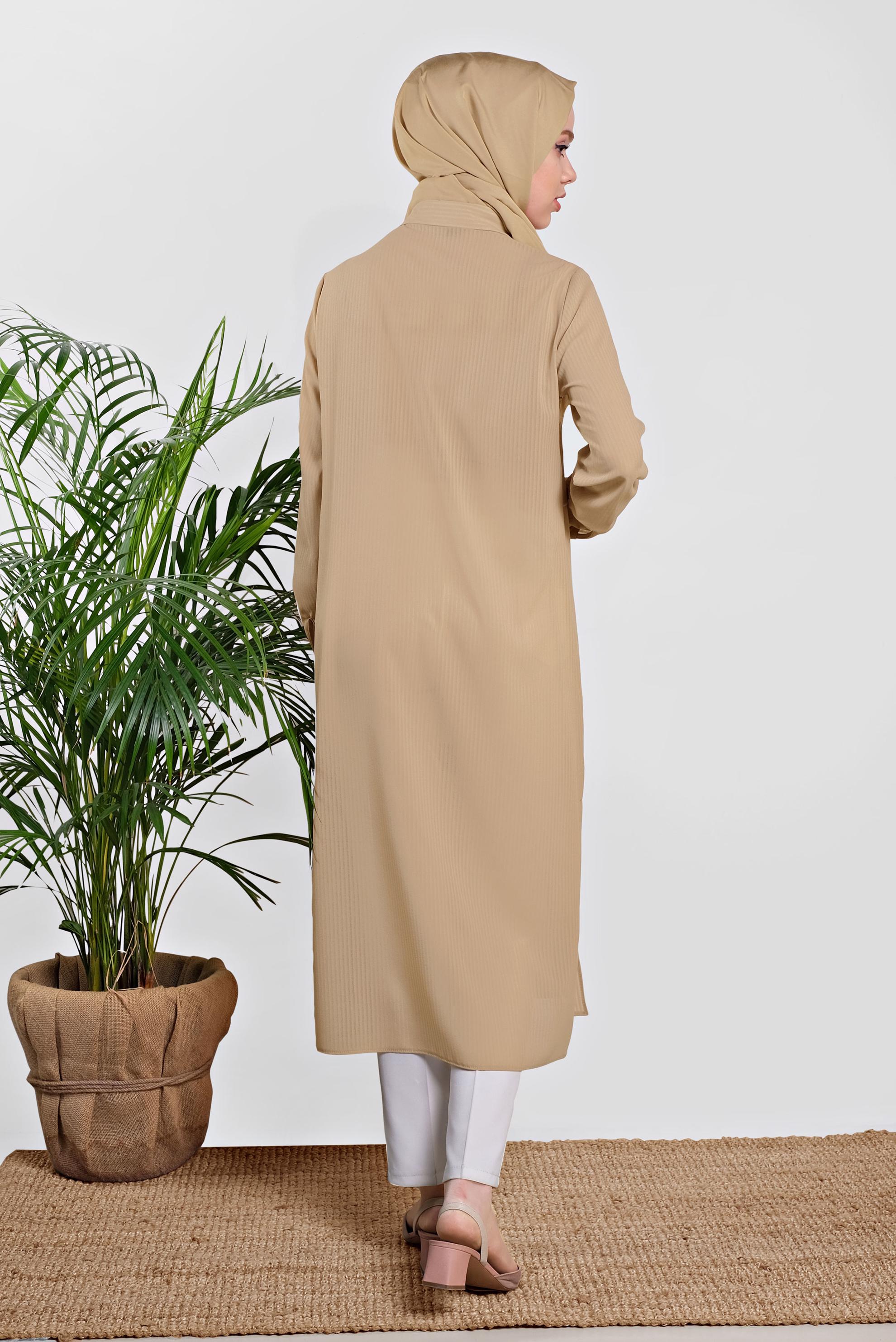 Tesettür giyim BEJ BOYDAN DÜĞMELİ ŞİFON TUNİK 4434