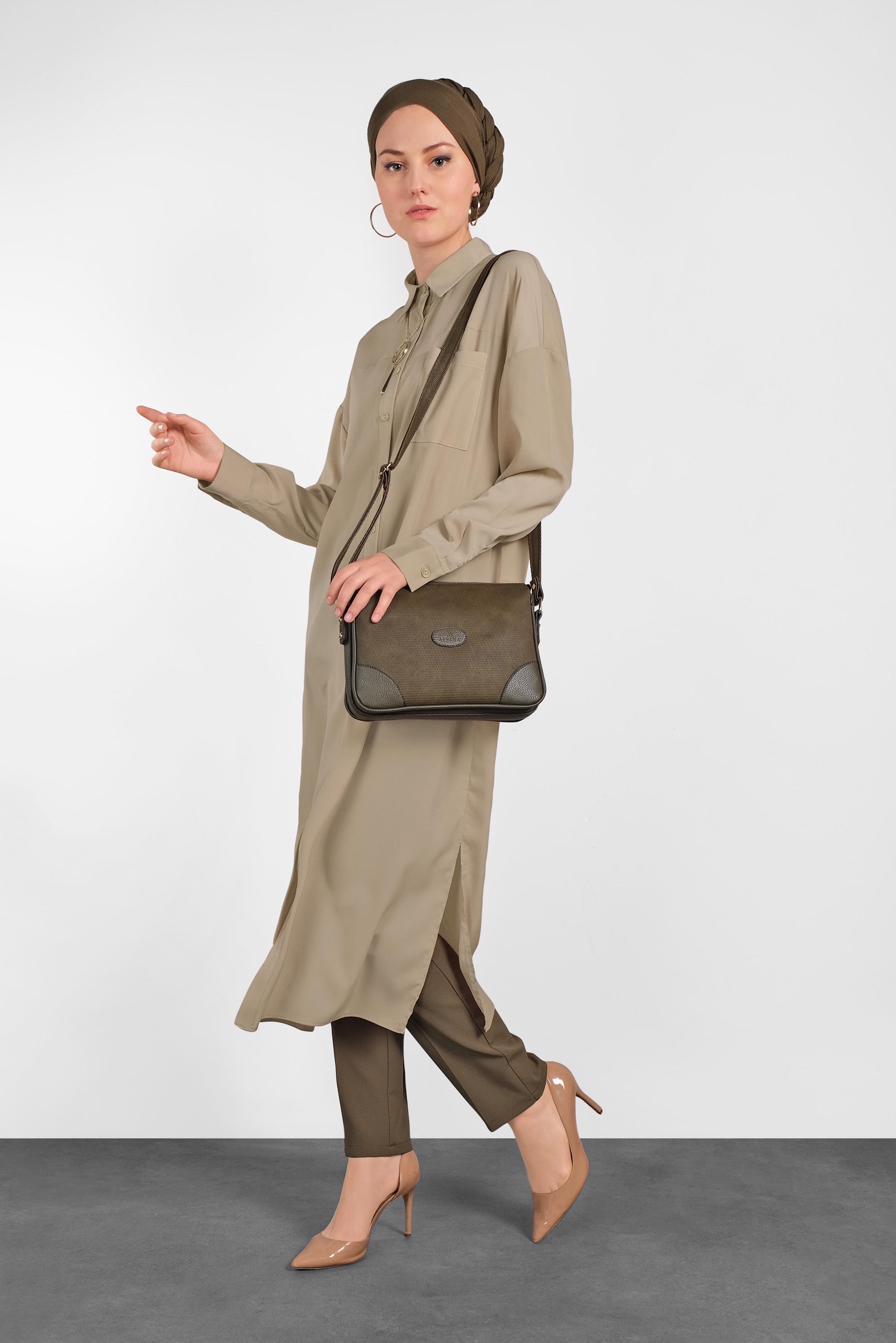 Tesettür giyim BEJ YANLARI YIRTMAÇLI DÜĞMELİ TUNİK 4435