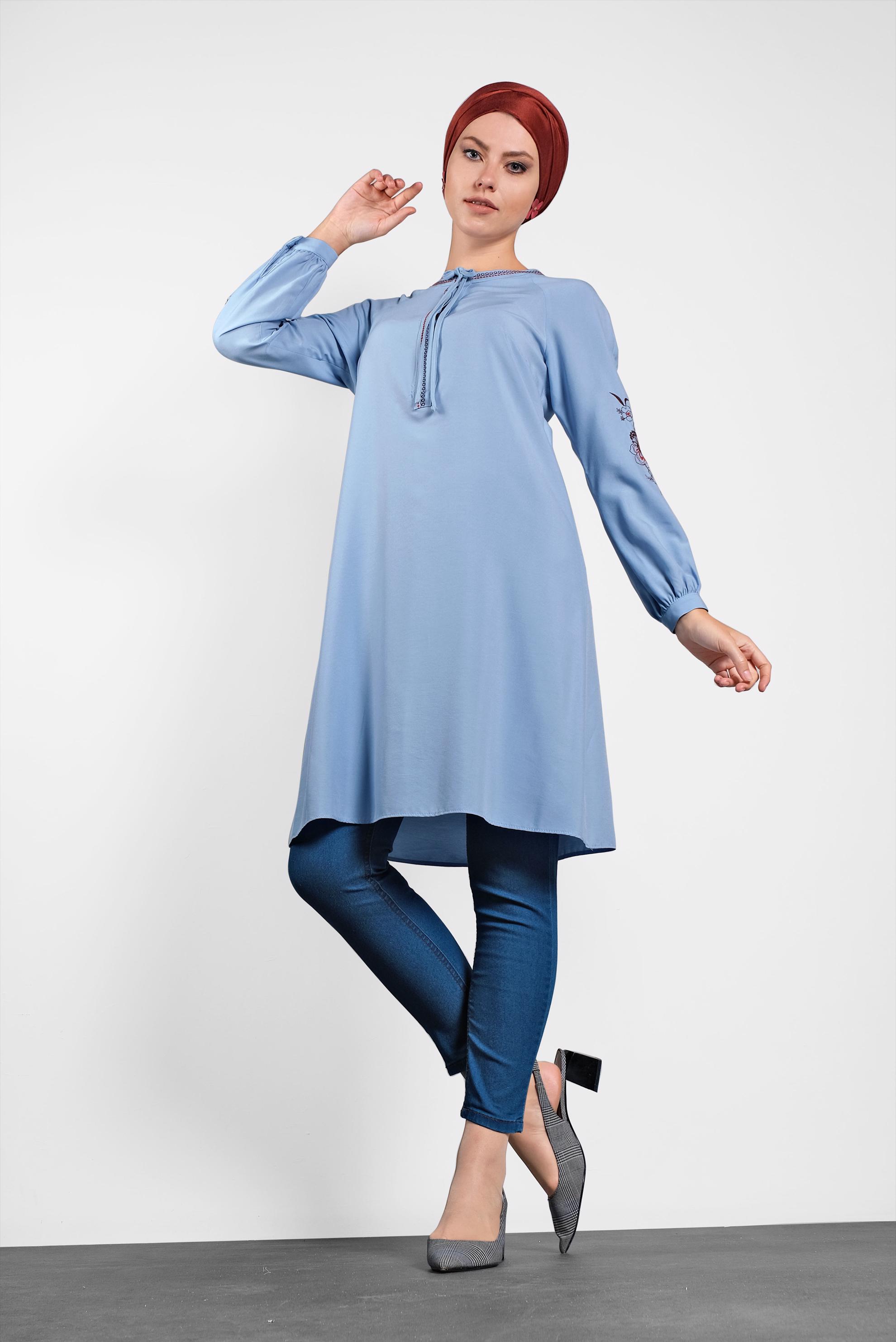 Tesettür giyim MAVİ KOLLARI NAKIŞLI TUNİK 4453