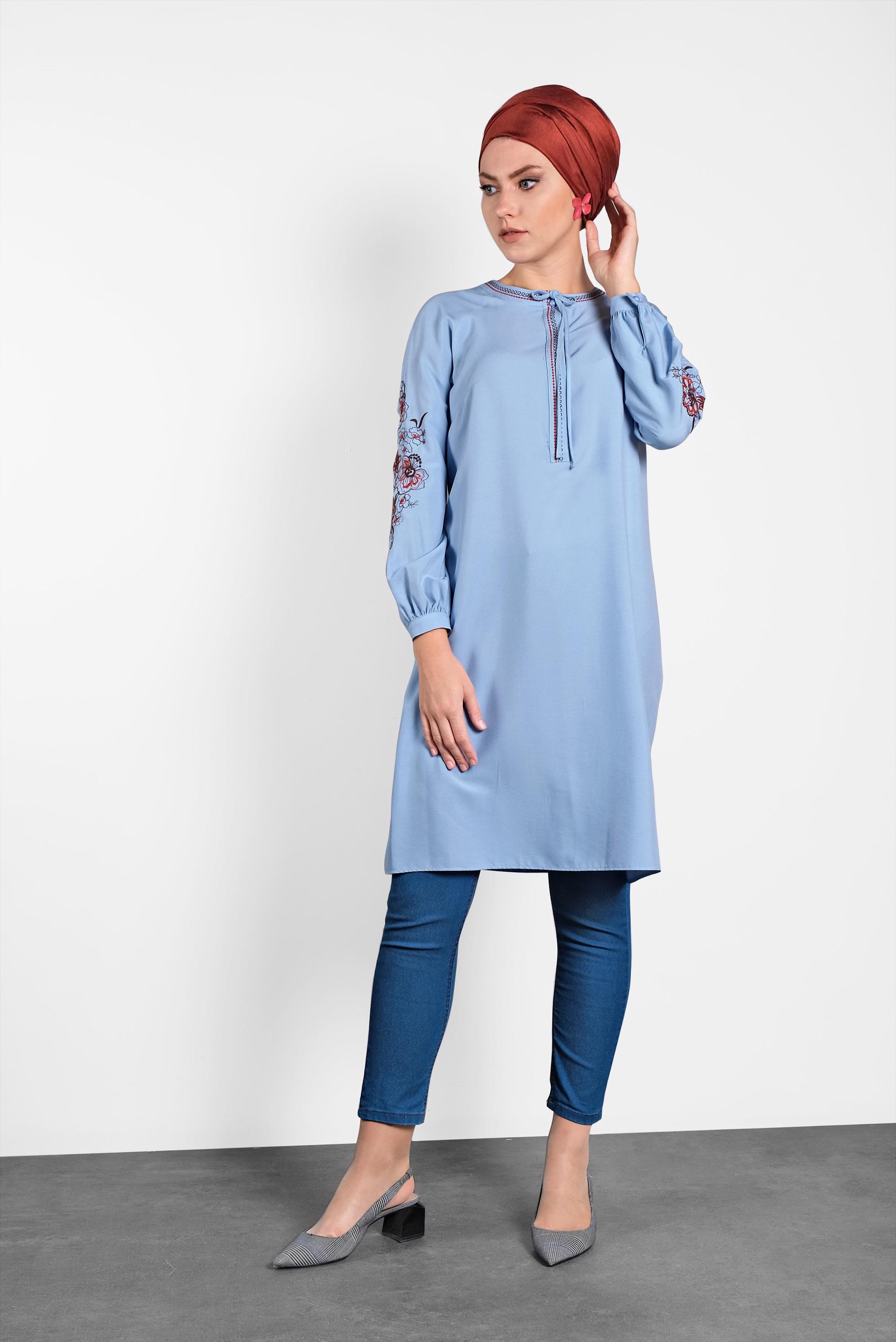 Tesettür giyim MAVİ KOLLARI NAKIŞLI TUNİK 4453