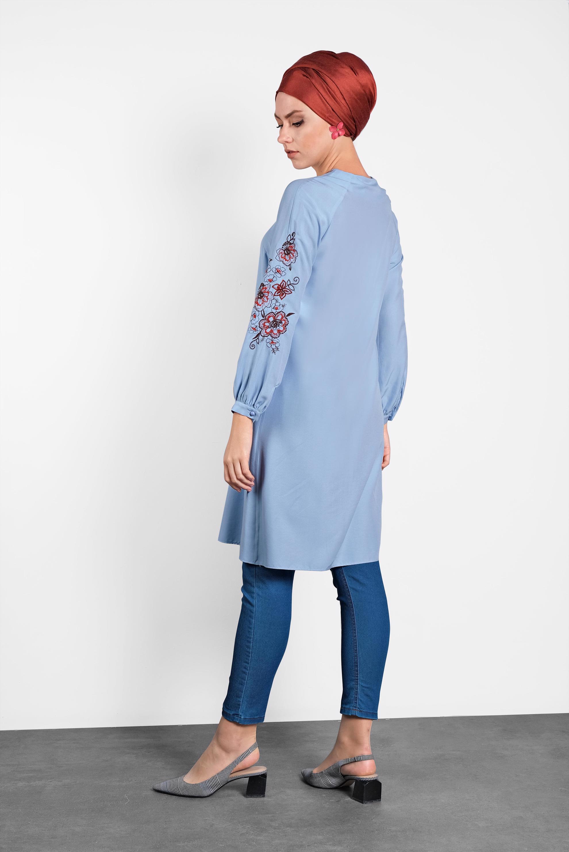 Tesettür giyim MAVİ KOLLARI NAKIŞLI TUNİK 4453
