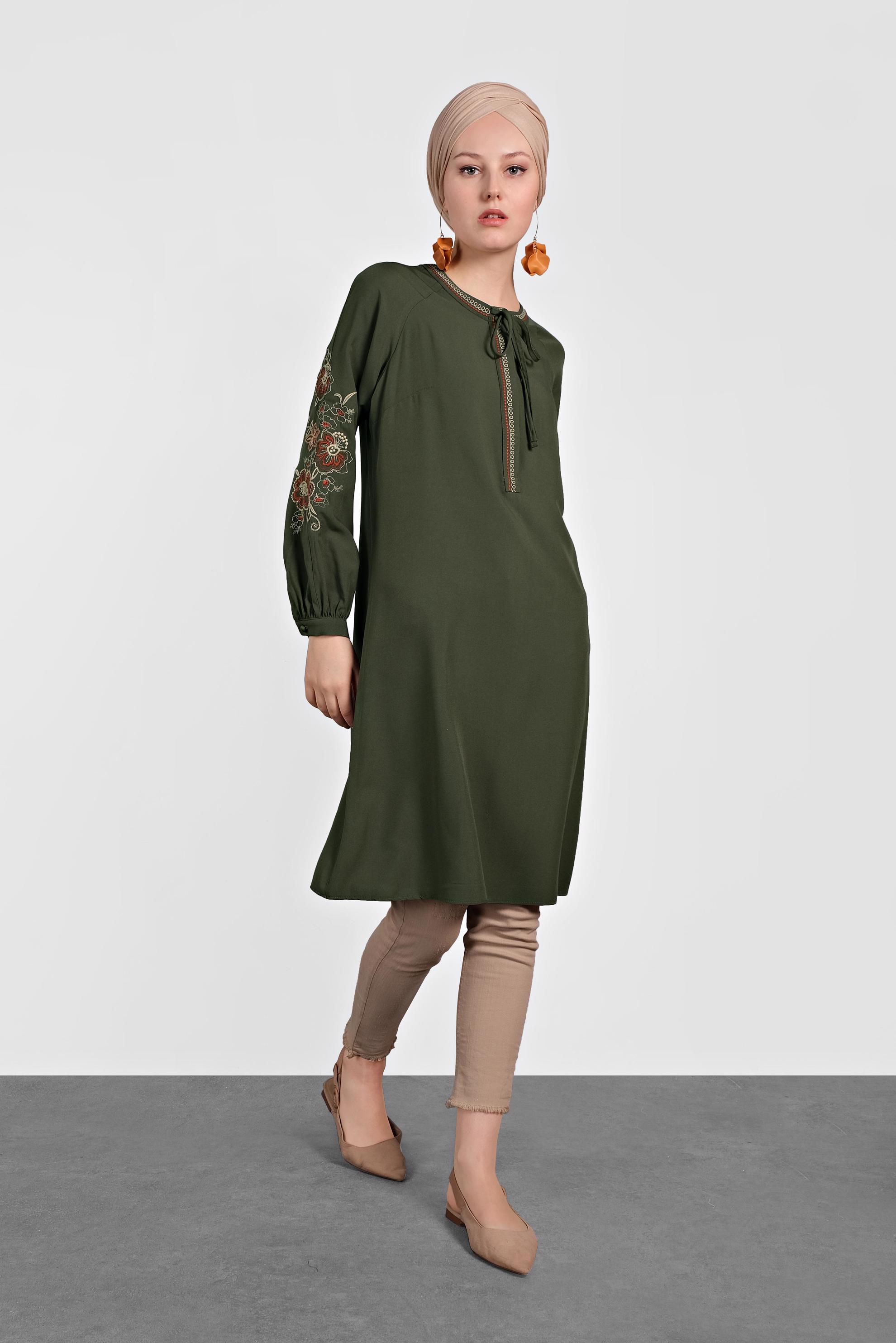 Tesettür giyim HAKİ KOLLARI NAKIŞLI TUNİK 4453