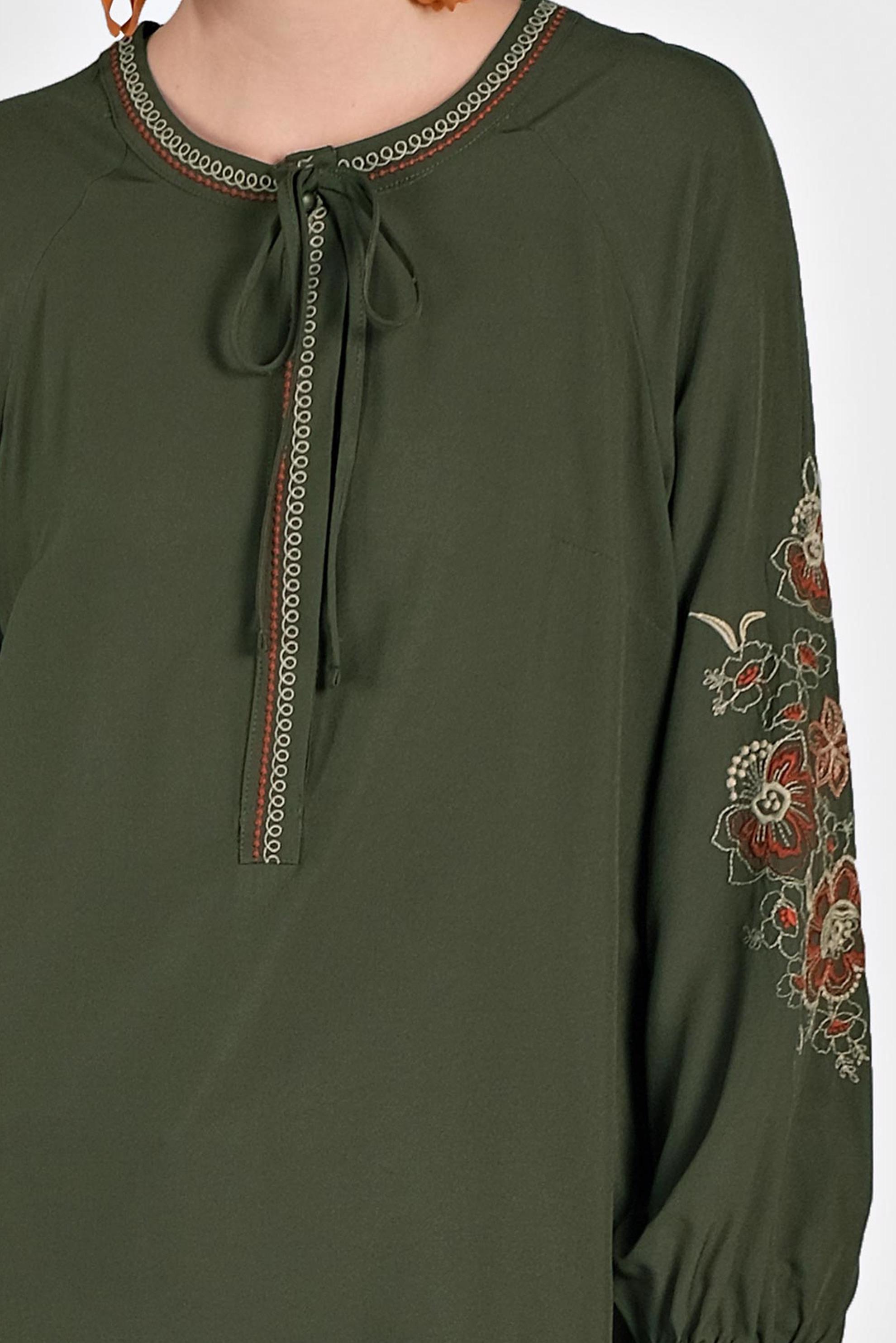 Tesettür giyim HAKİ KOLLARI NAKIŞLI TUNİK 4453