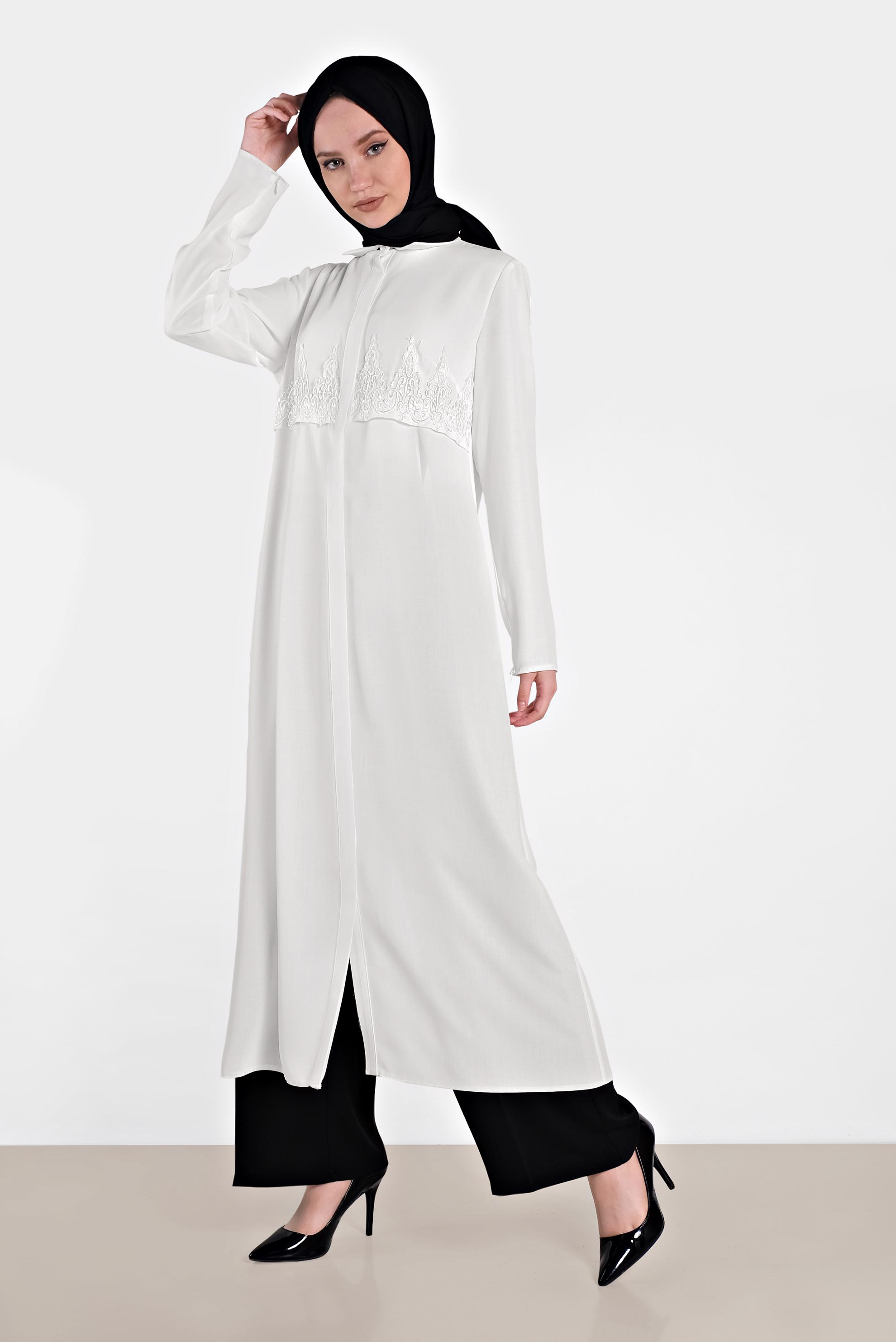 Tesettür giyim BEYAZ MANŞETLERİ FERMUARLI NAKIŞLI TUNİK 4457
