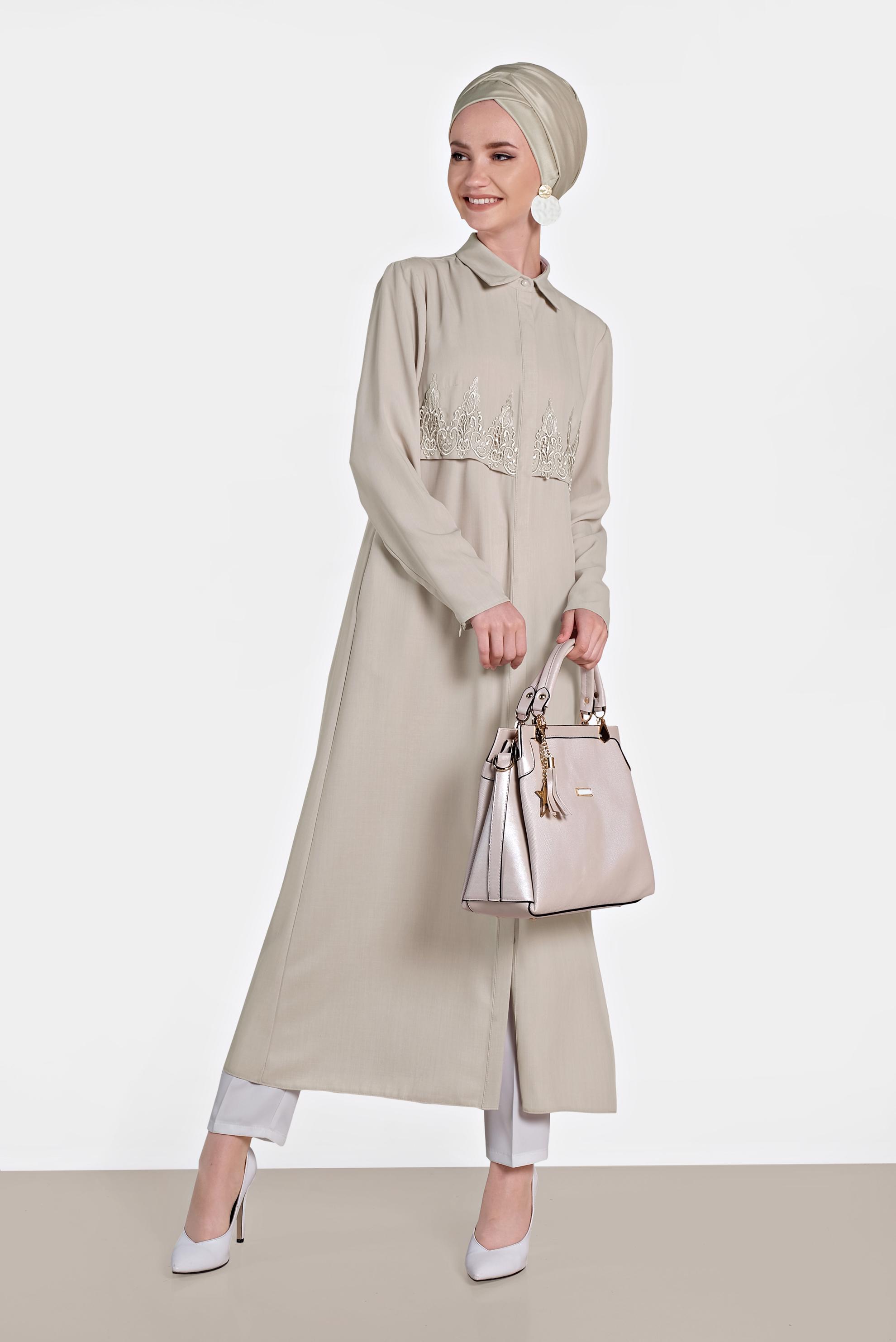 Tesettür giyim BEJ MANŞETLERİ FERMUARLI NAKIŞLI TUNİK 4457