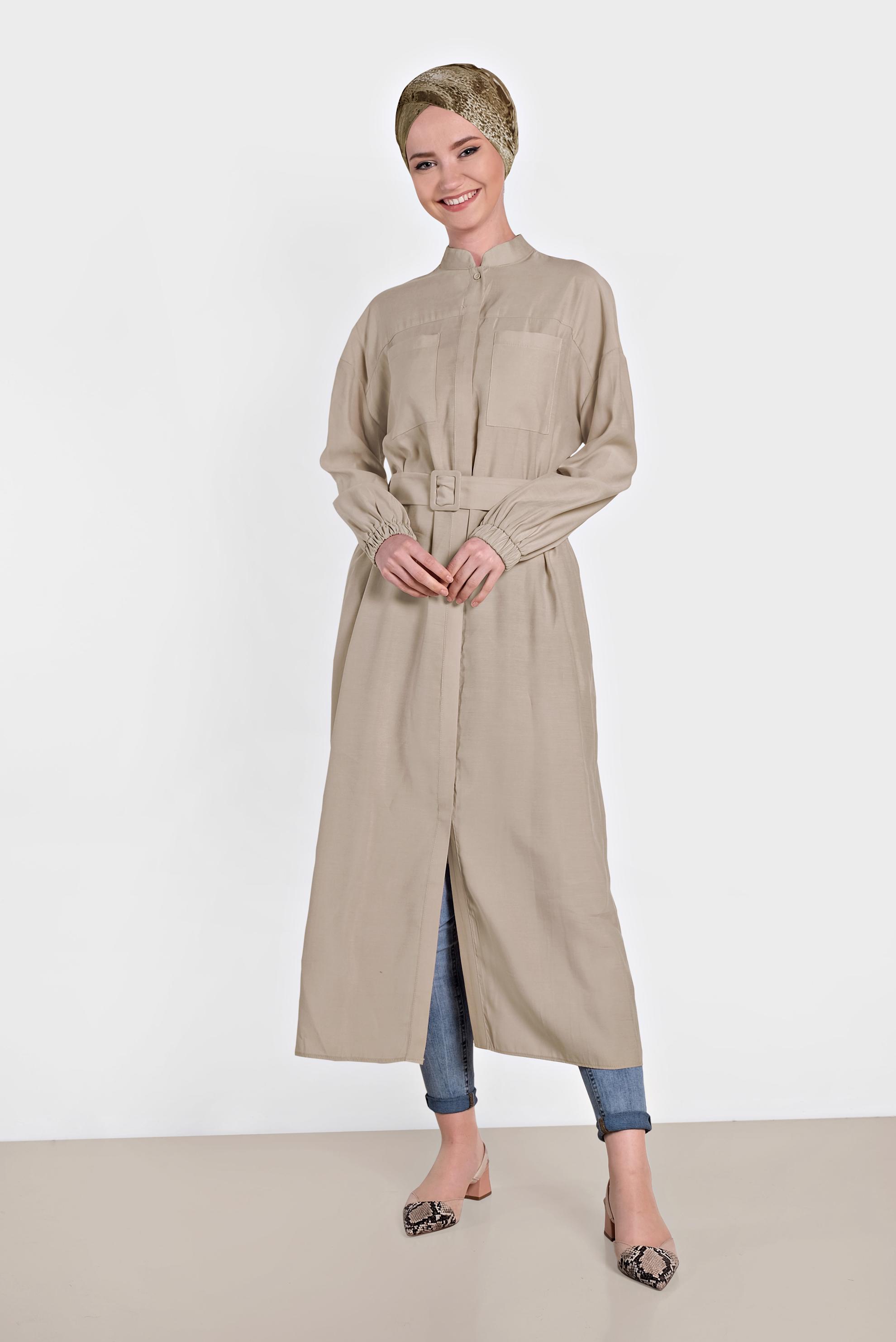 Tesettür giyim BEJ SIRTI PÜSKÜL DETAYLI KUŞAKLI TUNİK 4473