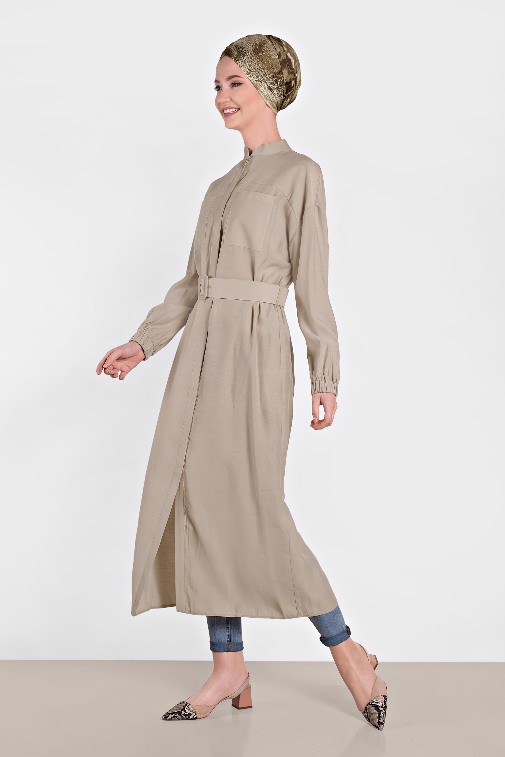 Tesettür giyim BEJ SIRTI PÜSKÜL DETAYLI KUŞAKLI TUNİK 4473