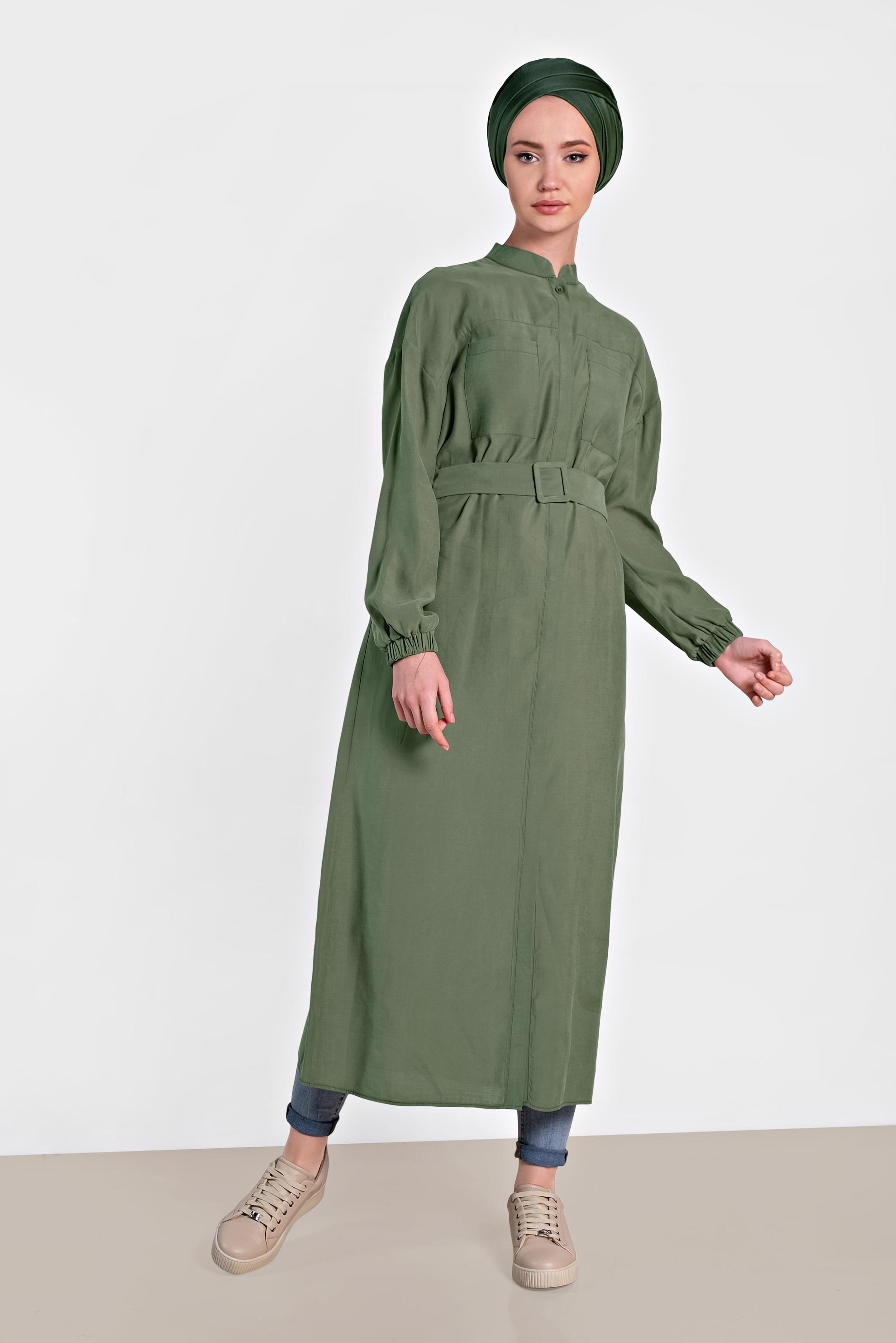 Tesettür giyim HAKİ SIRTI PÜSKÜL DETAYLI KUŞAKLI TUNİK 4473