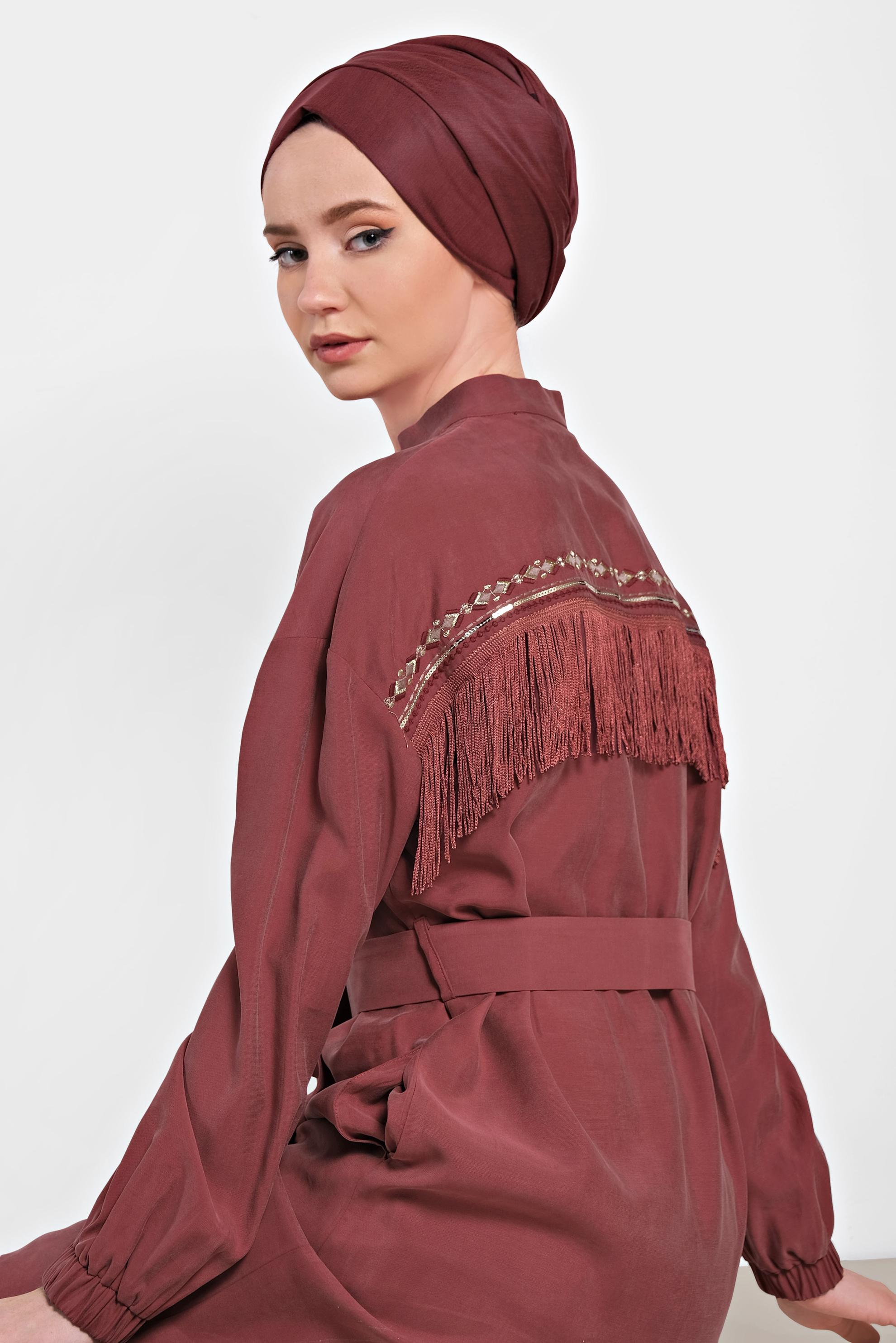 Tesettür giyim BORDO SIRTI PÜSKÜL DETAYLI KUŞAKLI TUNİK 4473