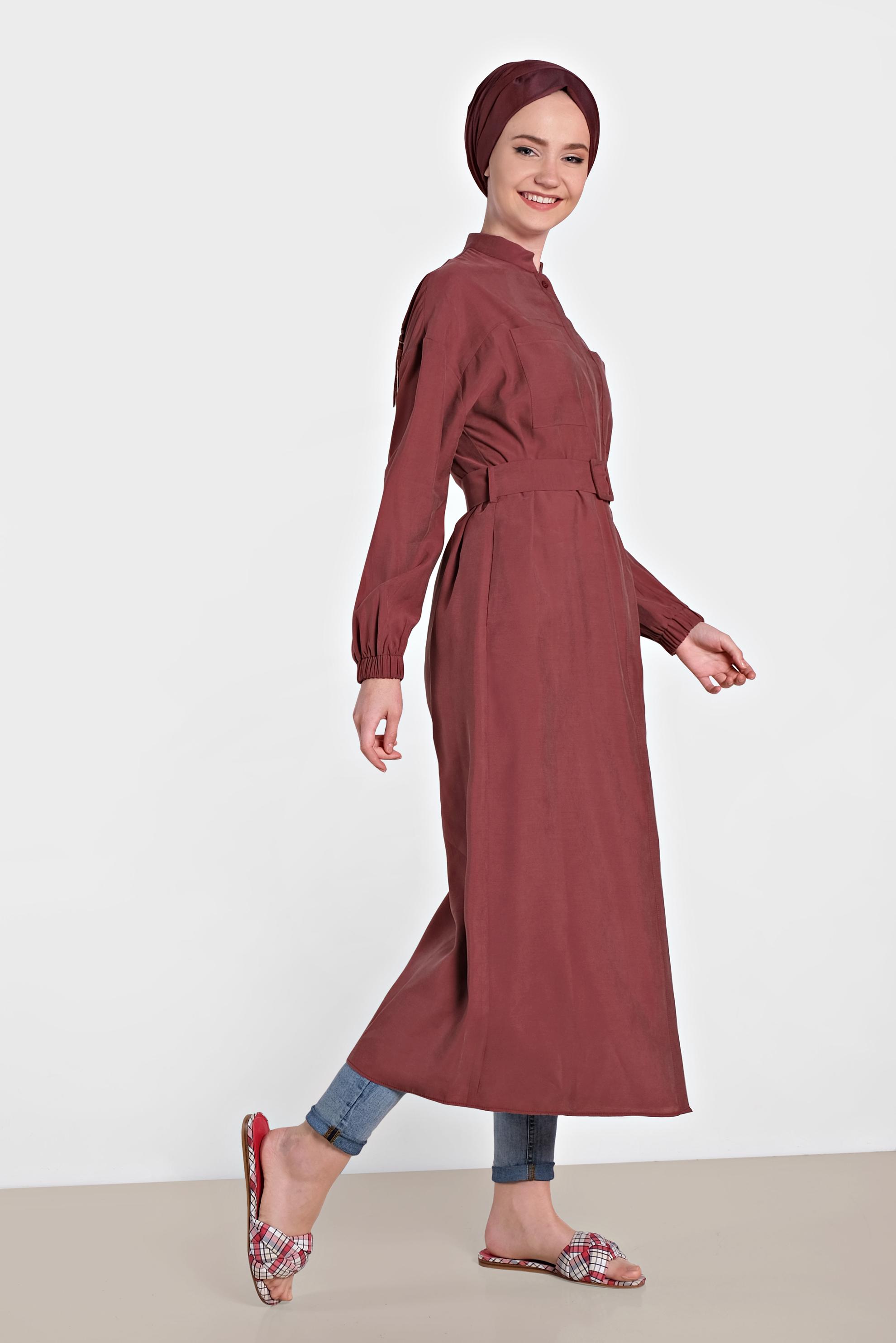 Tesettür giyim BORDO SIRTI PÜSKÜL DETAYLI KUŞAKLI TUNİK 4473