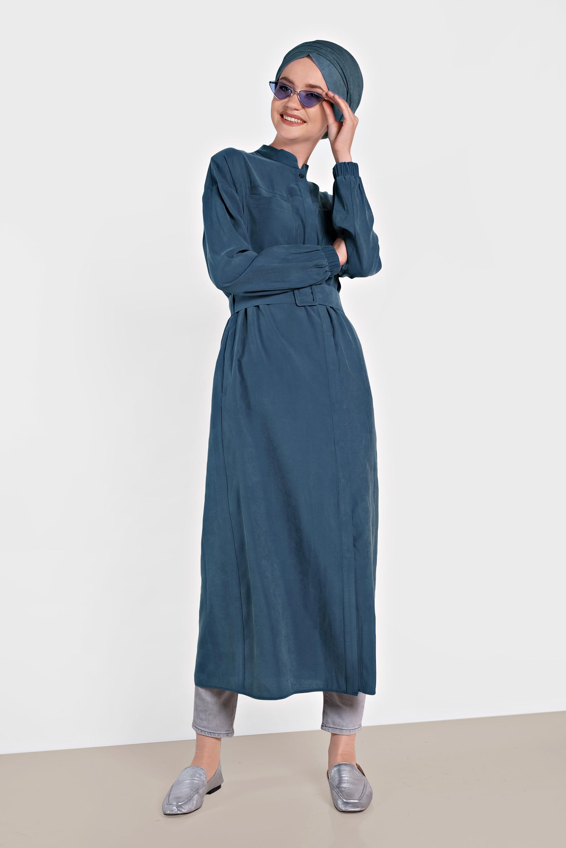 Tesettür giyim LACİVERT SIRTI PÜSKÜL DETAYLI KUŞAKLI TUNİK 4473