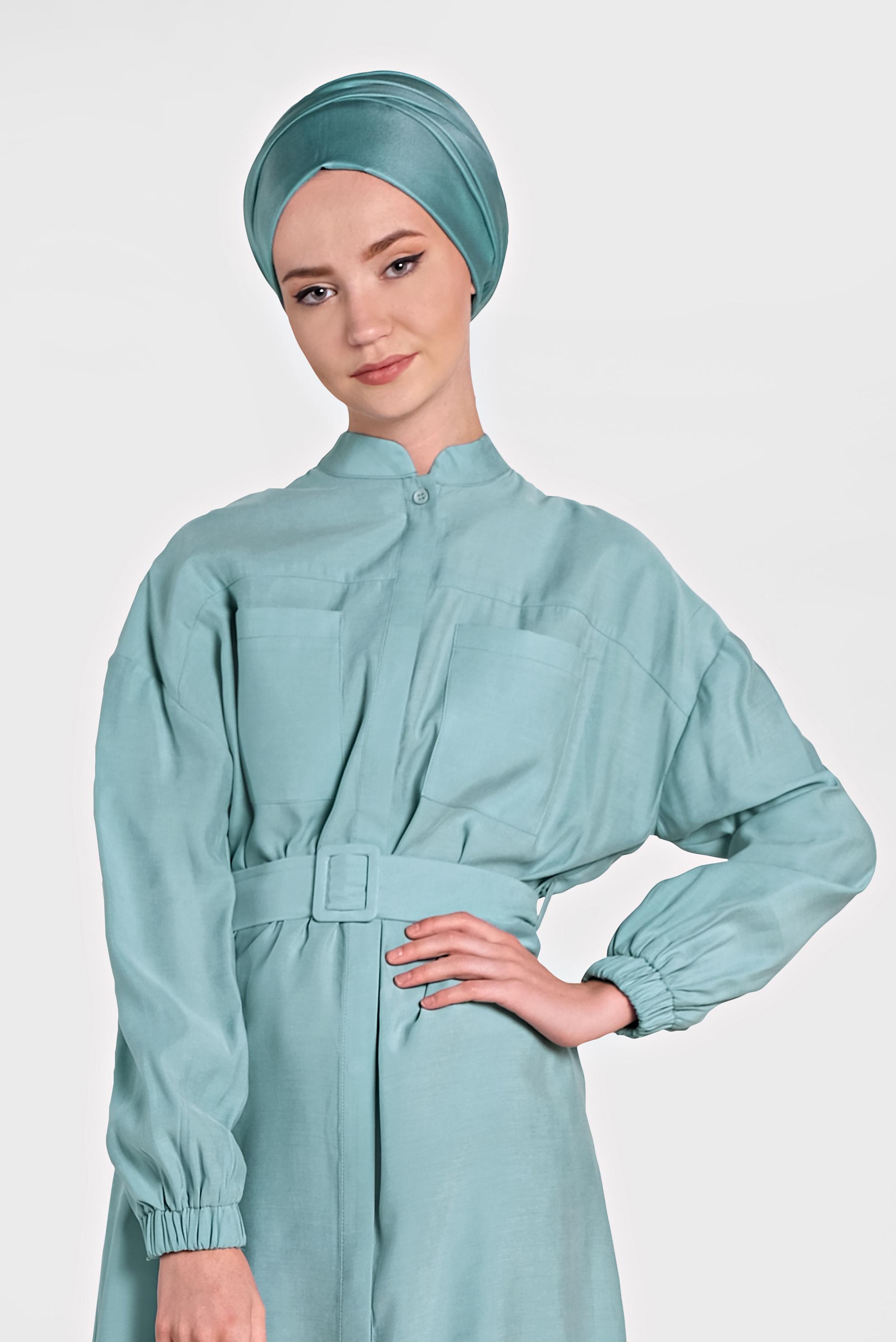 Tesettür giyim MAVİ SIRTI PÜSKÜL DETAYLI KUŞAKLI TUNİK 4473