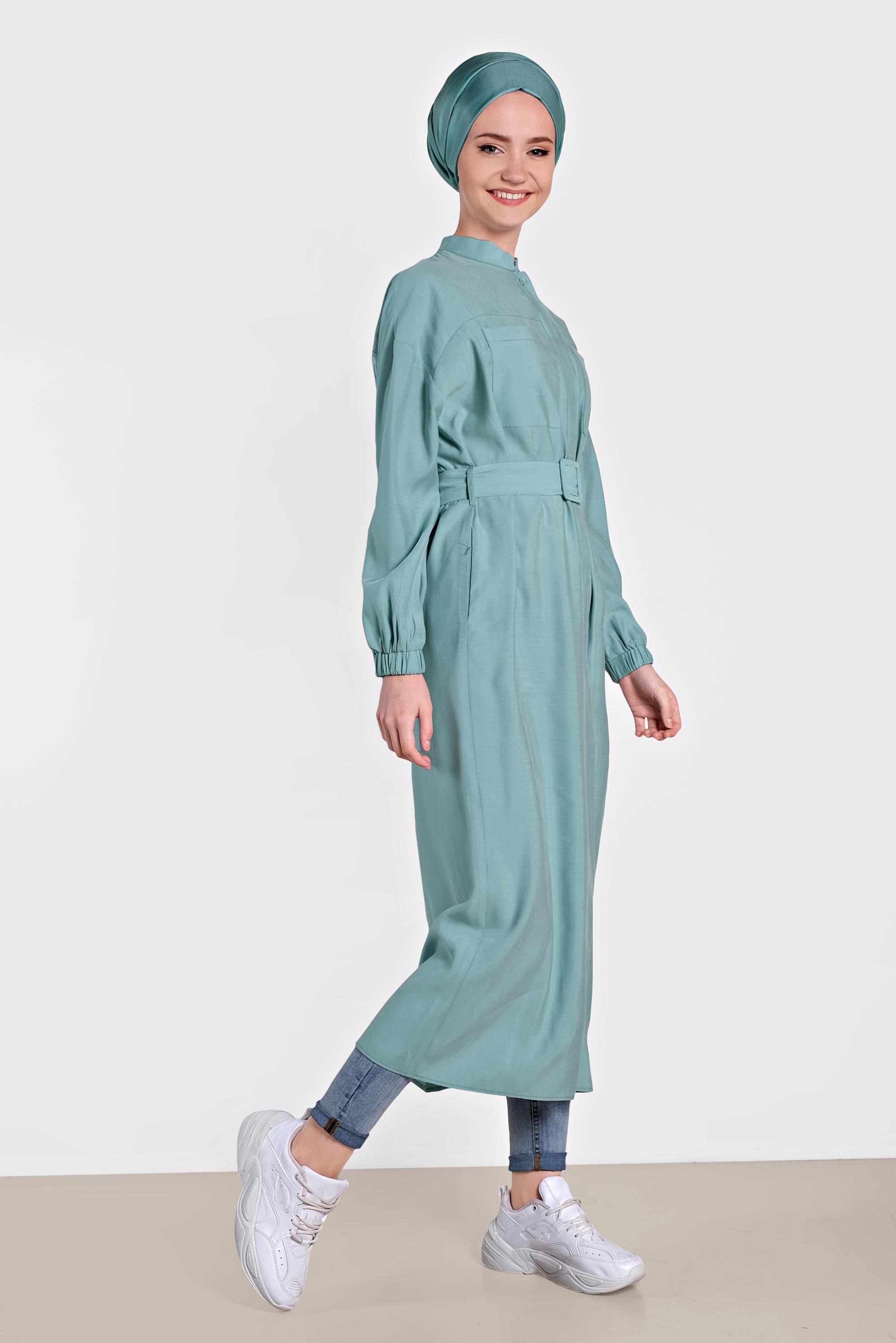 Tesettür giyim MAVİ SIRTI PÜSKÜL DETAYLI KUŞAKLI TUNİK 4473