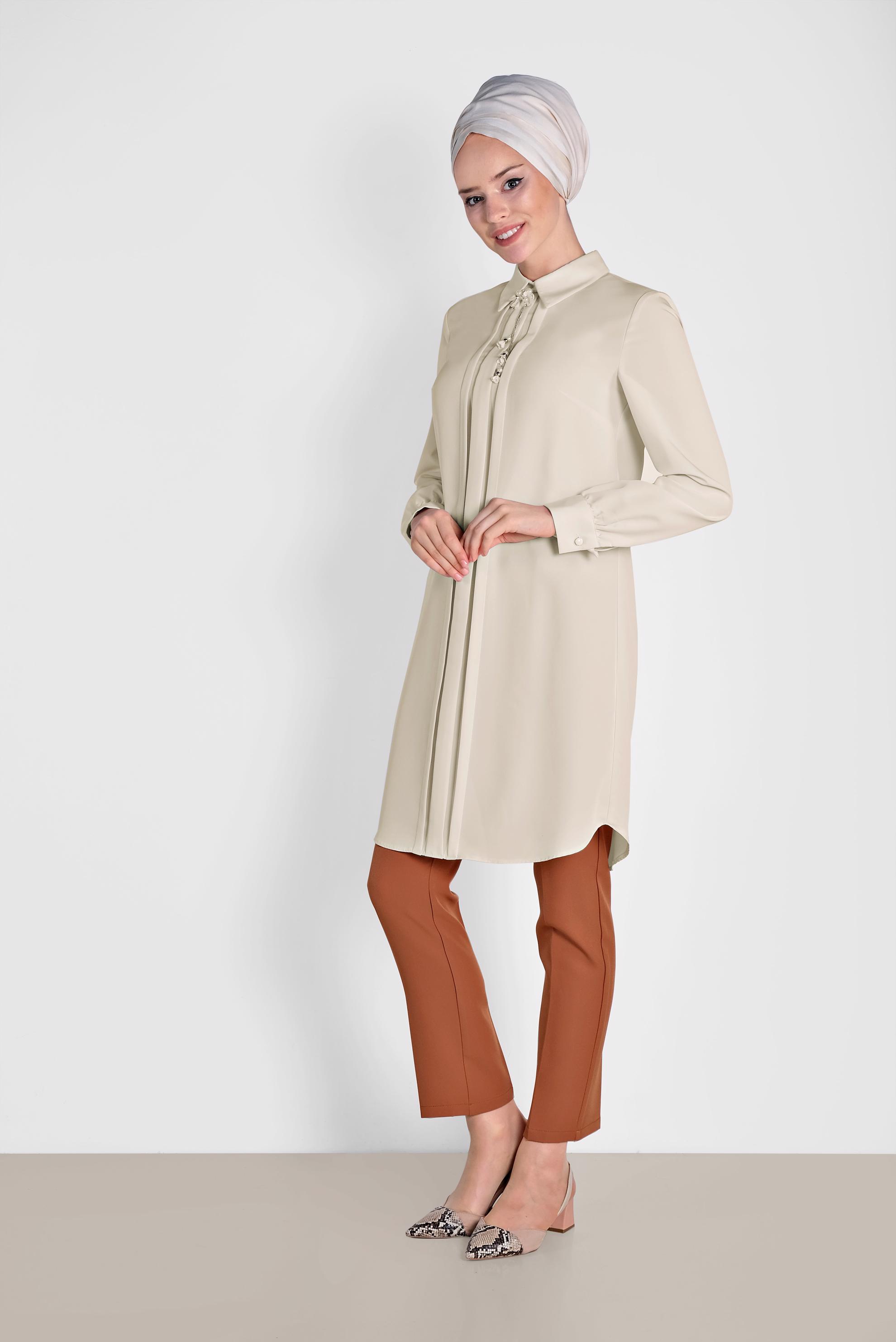 Tesettür giyim EKRU ARKADAN FERMUARLI TUNİK 4863