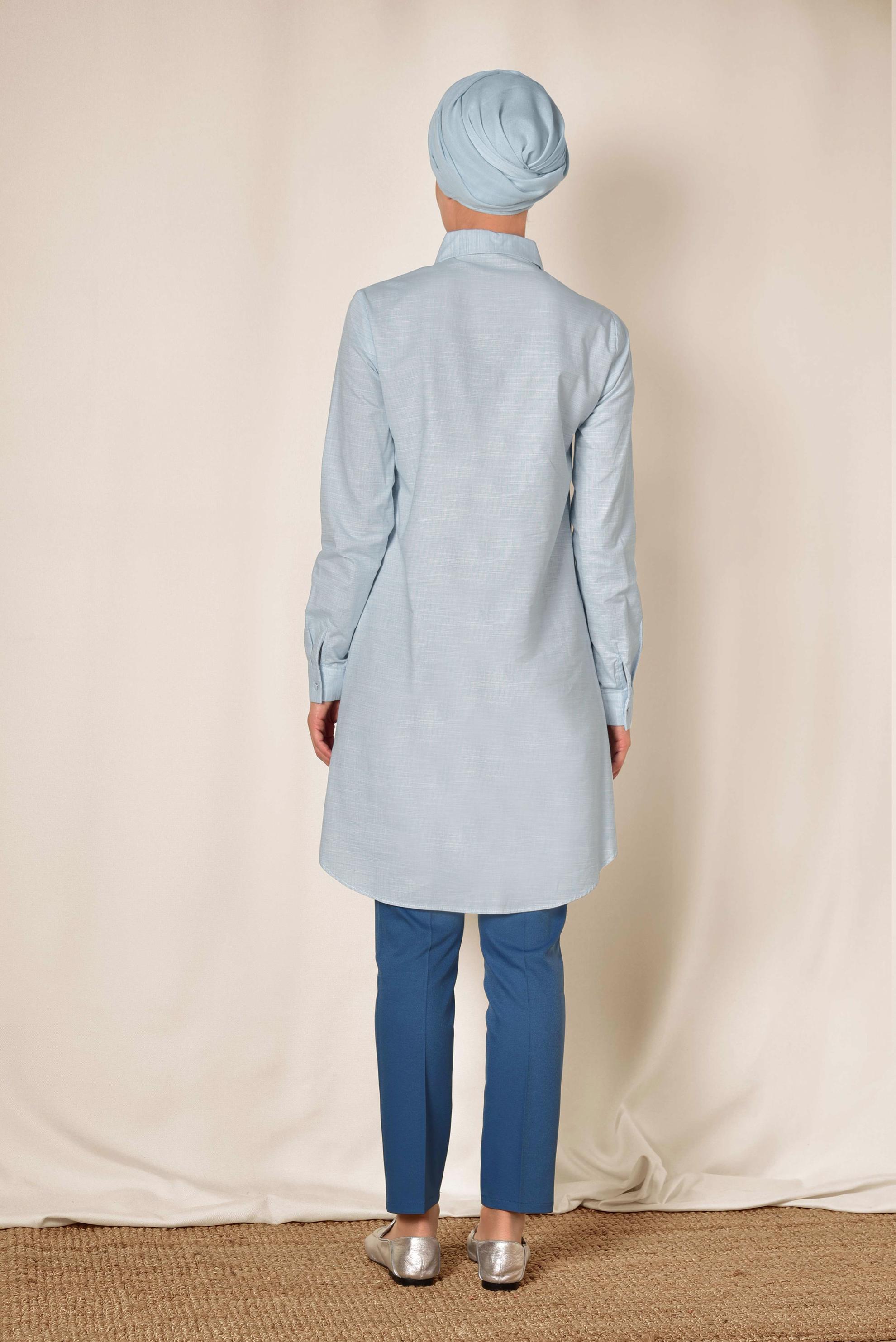 Tesettür giyim MAVİ YAKASI ZİNCİRLİ ÖNDEN DÜĞMELİ TUNİK 4987