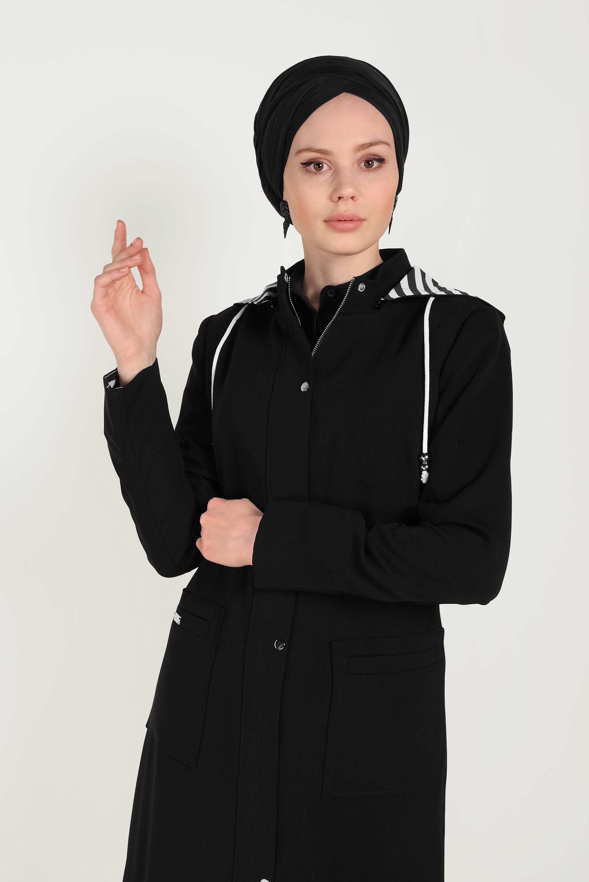 Tesettür giyim SİYAH KAPÜŞONLU FERMUARLI TRENÇKOT 10150