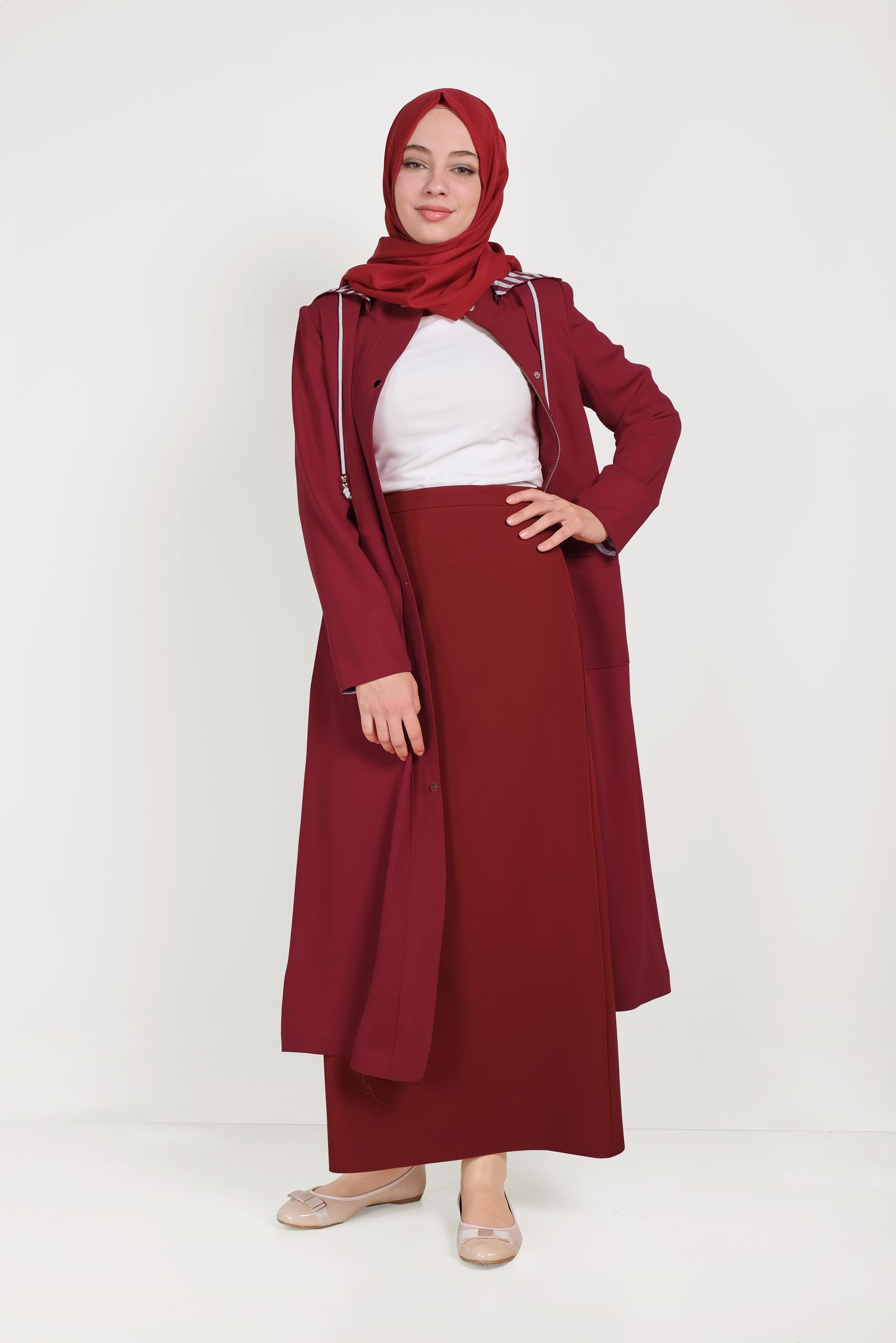 Tesettür giyim KIRMIZI KAPÜŞONLU FERMUARLI TRENÇKOT 10150