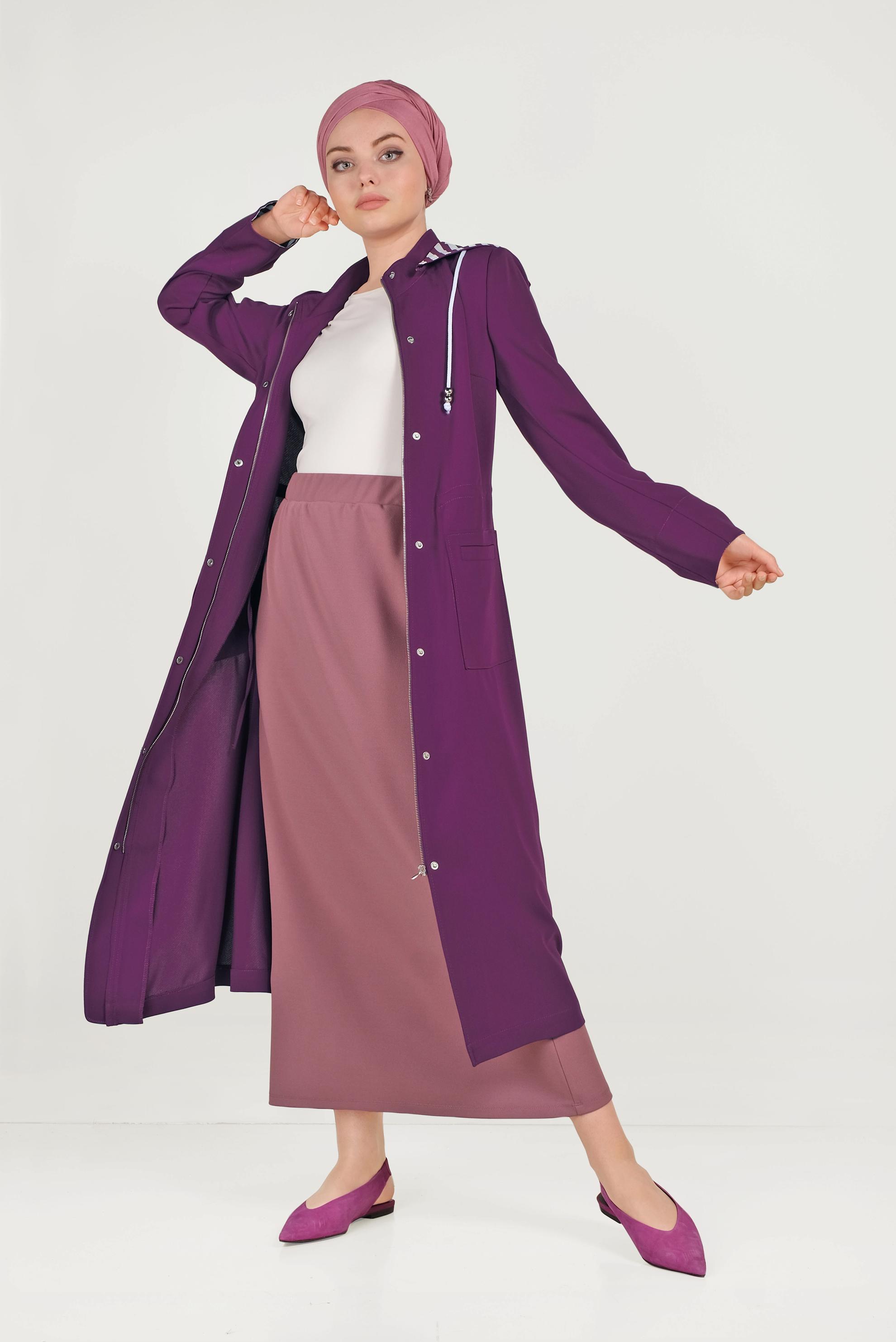 Tesettür giyim MOR KAPÜŞONLU FERMUARLI TRENÇKOT 10150