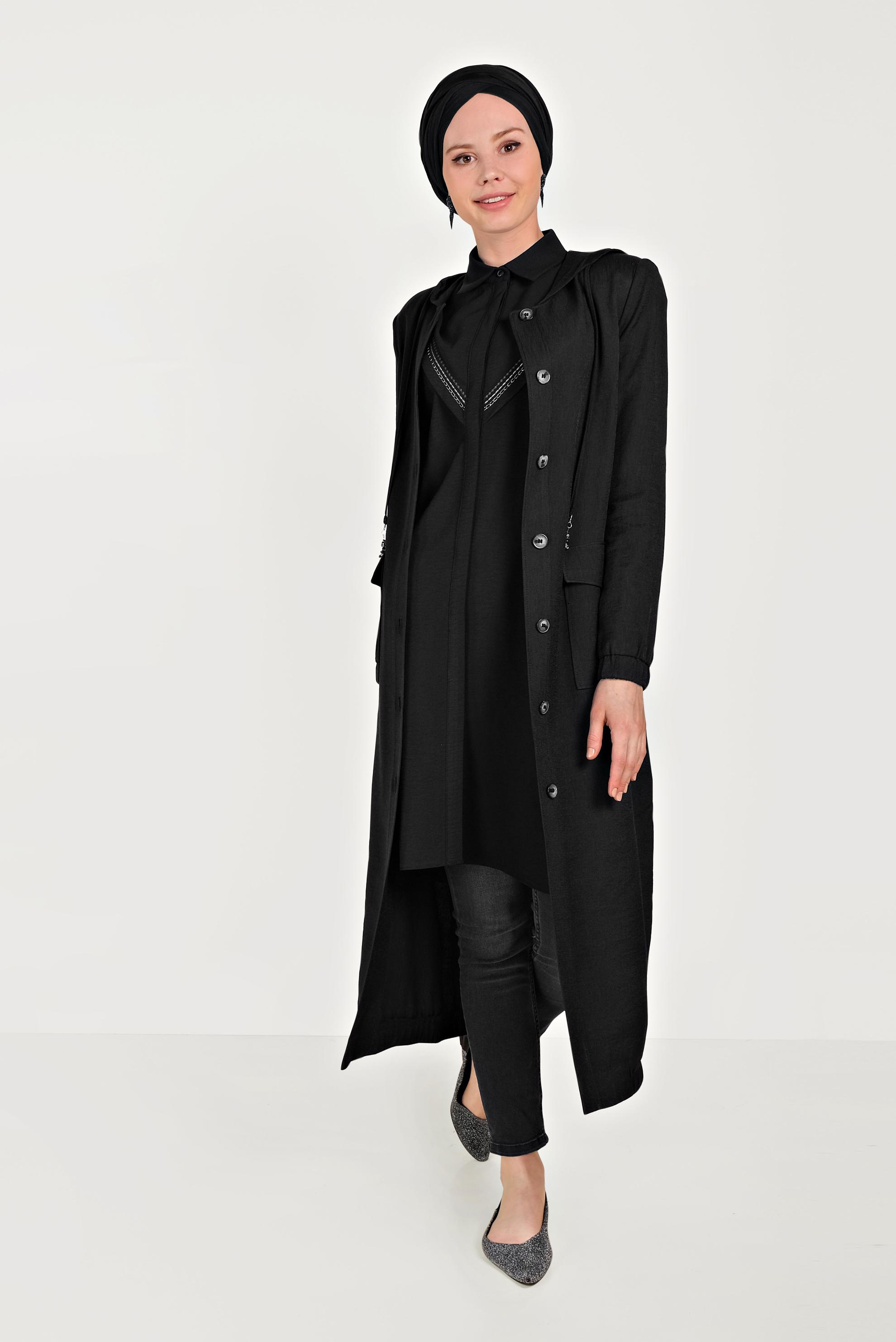 Tesettür giyim SİYAH OMUZLARI VATKALI DÜĞMELİ TRENÇKOT 10155