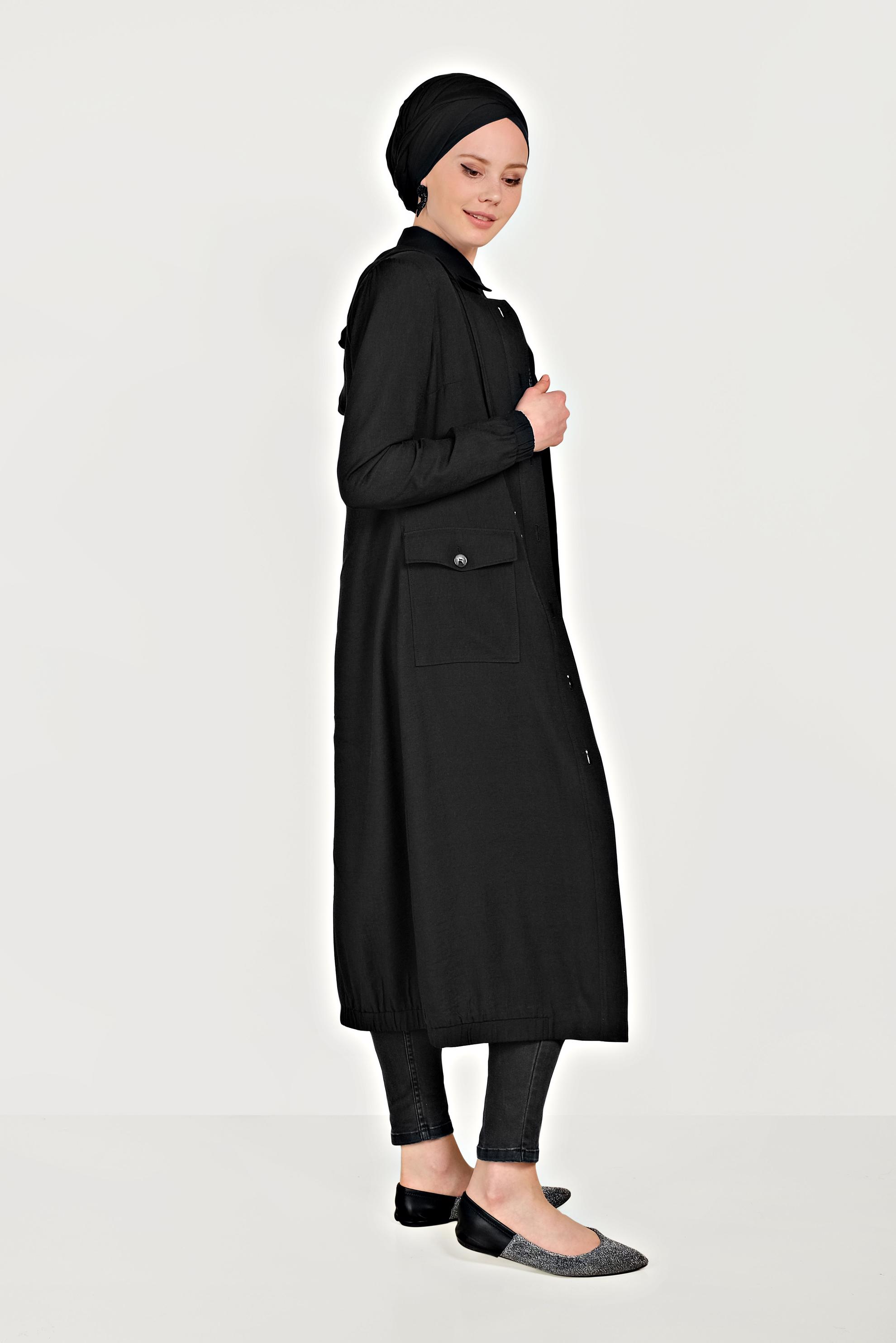 Tesettür giyim SİYAH OMUZLARI VATKALI DÜĞMELİ TRENÇKOT 10155