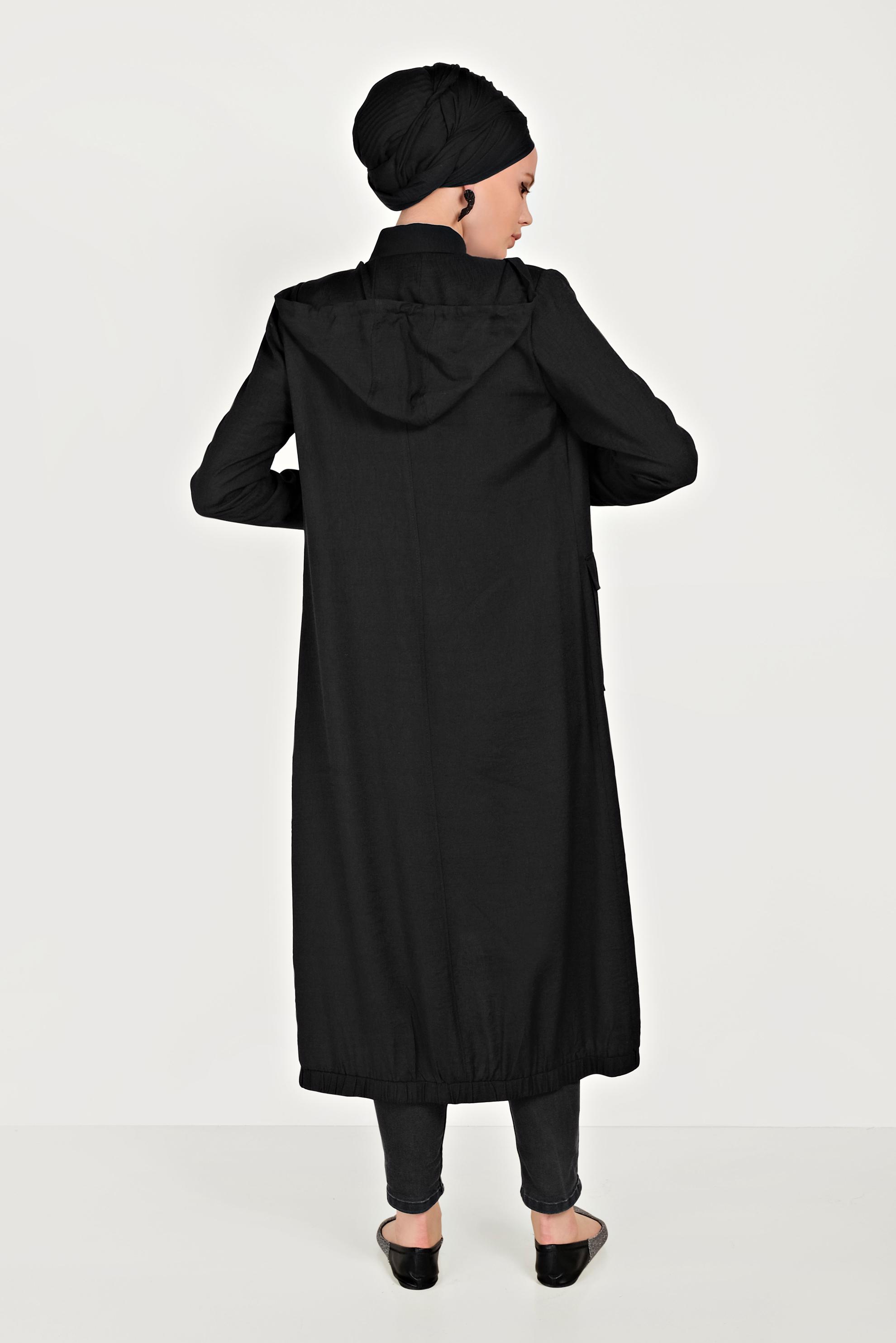 Tesettür giyim SİYAH OMUZLARI VATKALI DÜĞMELİ TRENÇKOT 10155