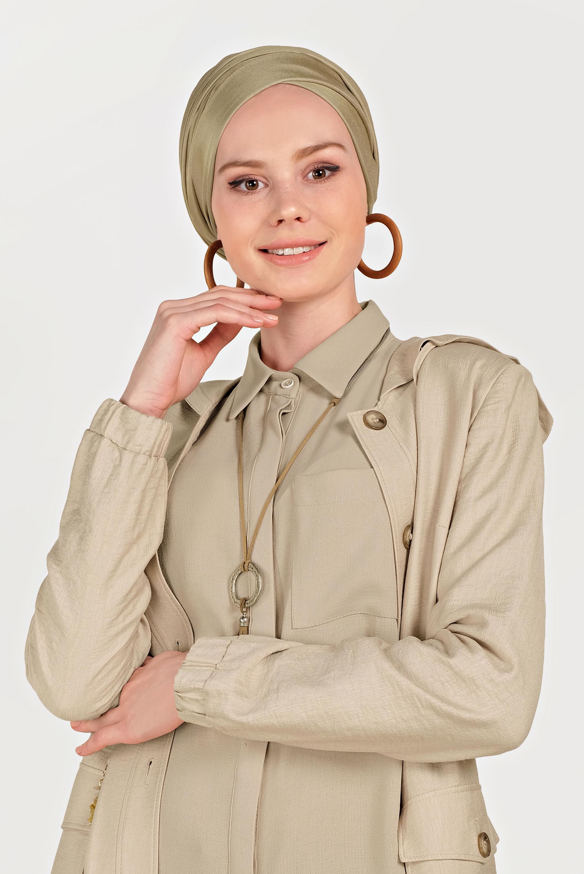 Tesettür giyim BEJ OMUZLARI VATKALI DÜĞMELİ TRENÇKOT 10155