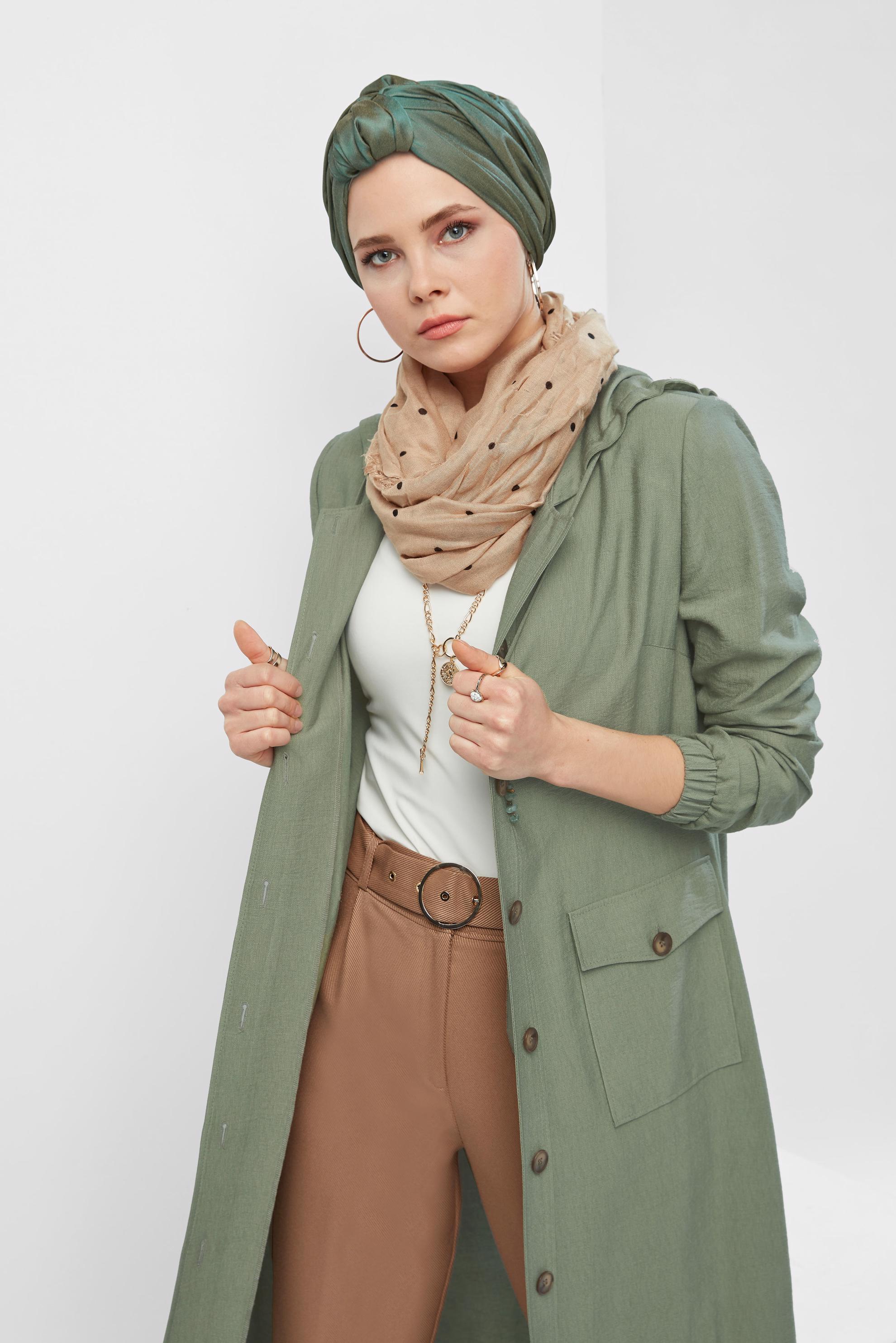 Tesettür giyim HAKİ OMUZLARI VATKALI DÜĞMELİ TRENÇKOT 10155