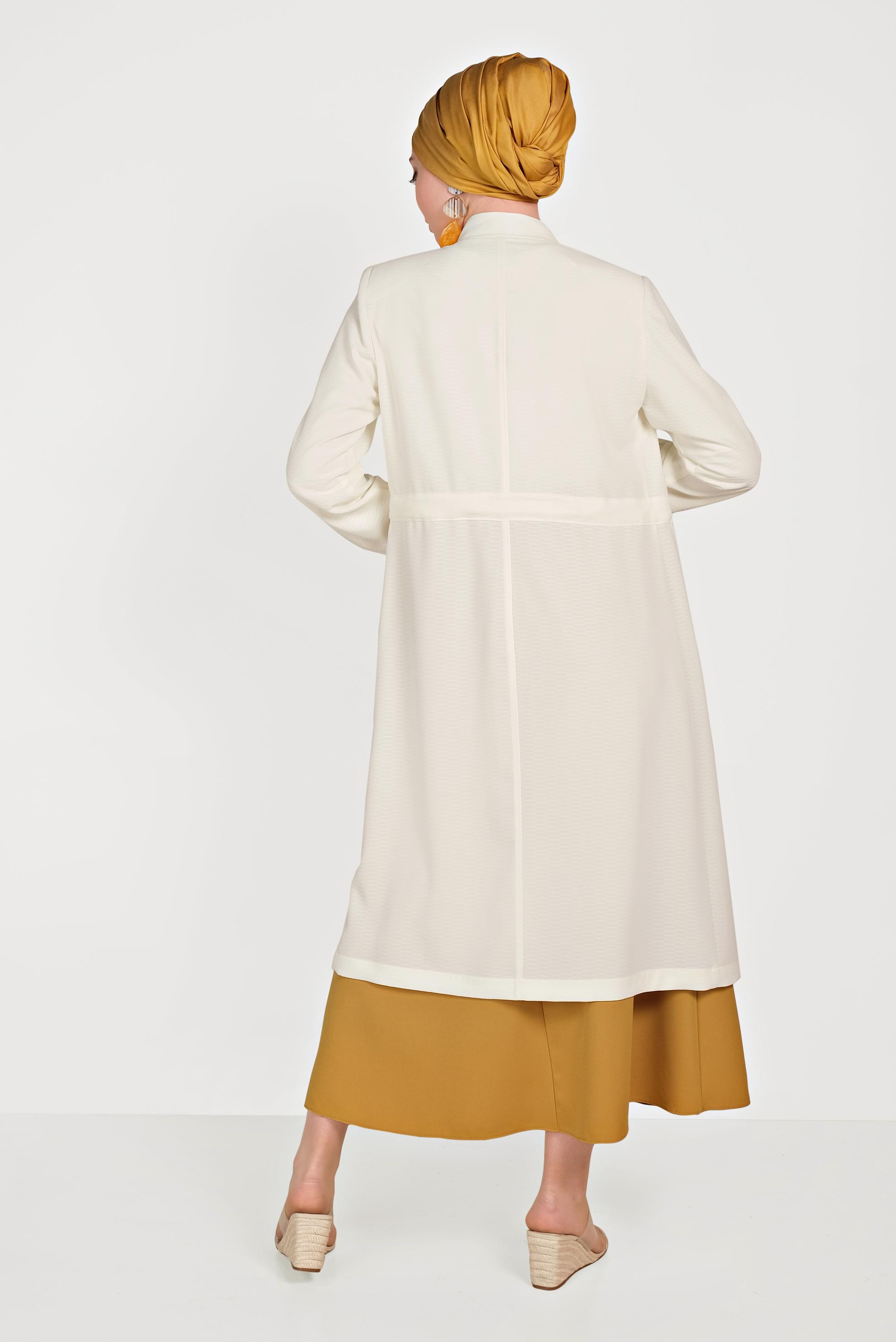 Tesettür giyim BEYAZ HAKİM YAKA KUŞAKLI TRENÇKOT 10171