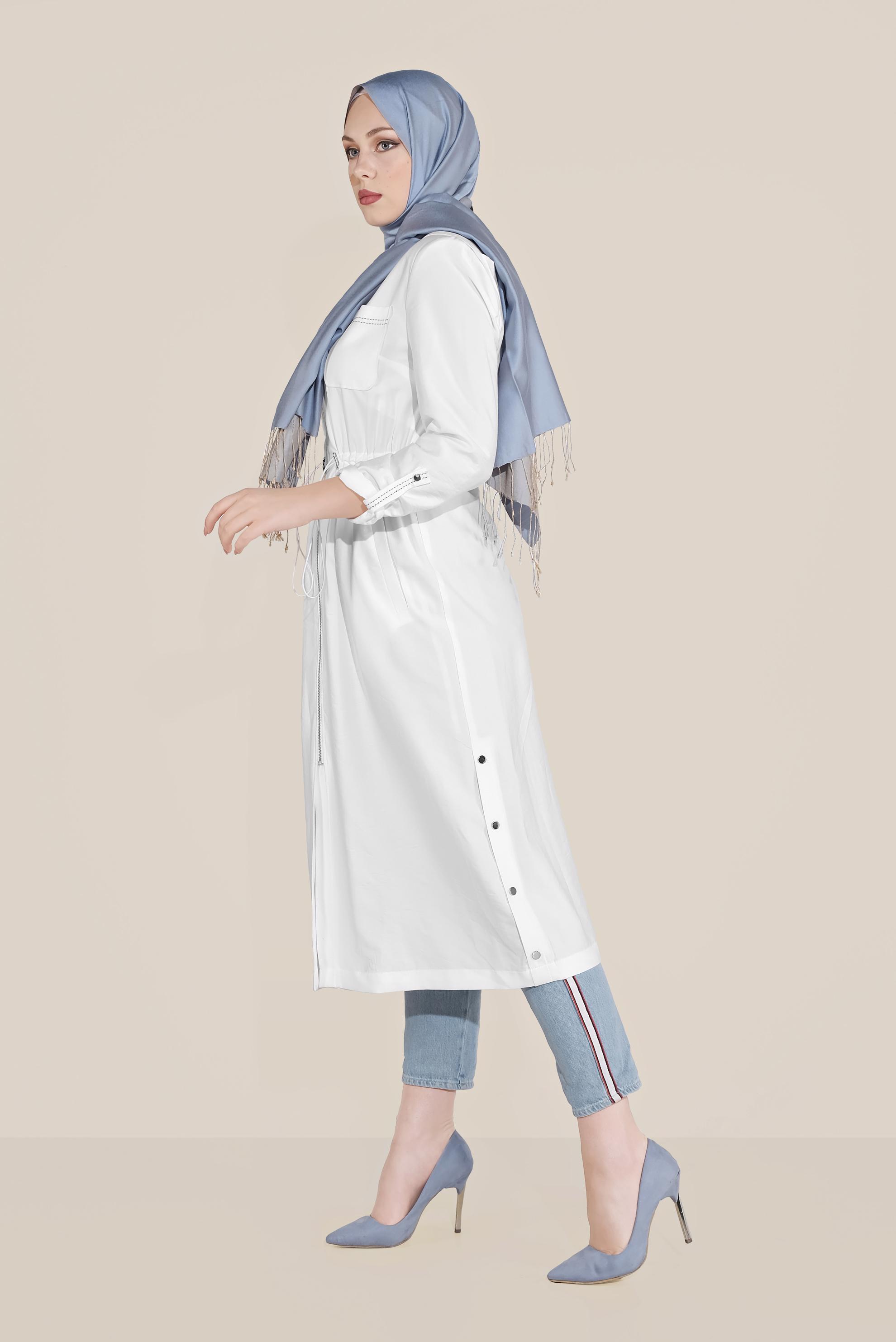 Tesettür giyim BEYAZ BELİ LASTİKLİ YIRTMACI DÜĞMELİ TRENÇKOT 10172