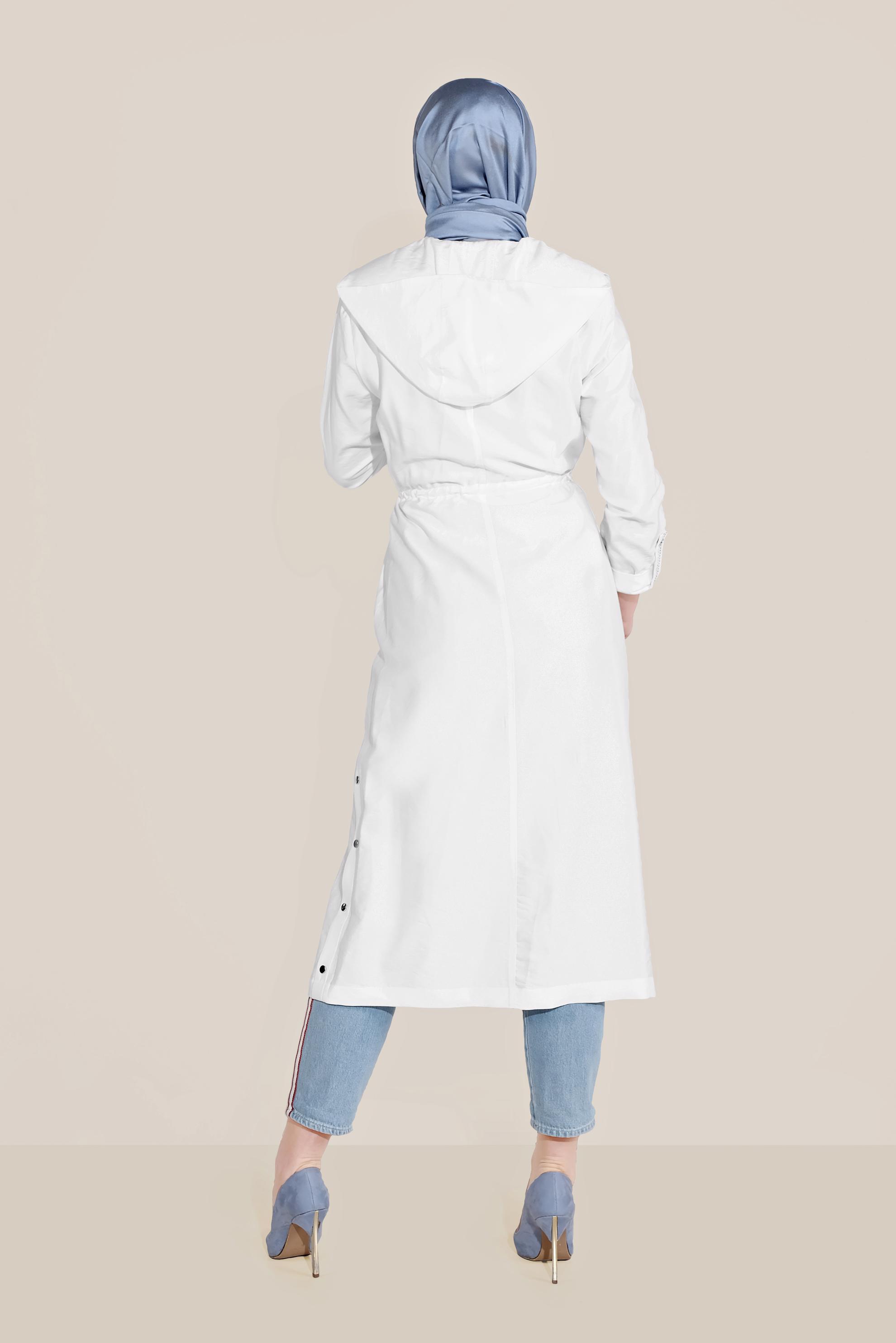 Tesettür giyim BEYAZ BELİ LASTİKLİ YIRTMACI DÜĞMELİ TRENÇKOT 10172