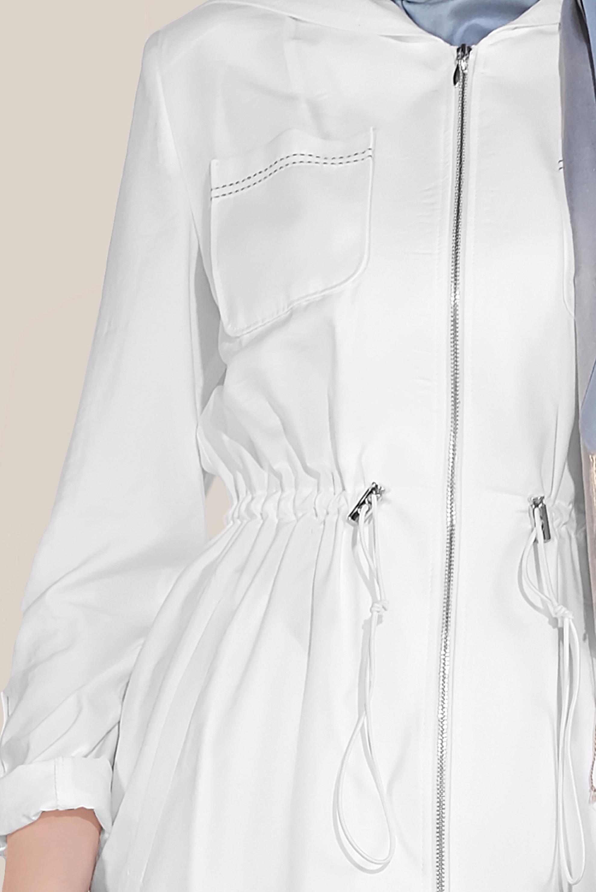 Tesettür giyim BEYAZ BELİ LASTİKLİ YIRTMACI DÜĞMELİ TRENÇKOT 10172