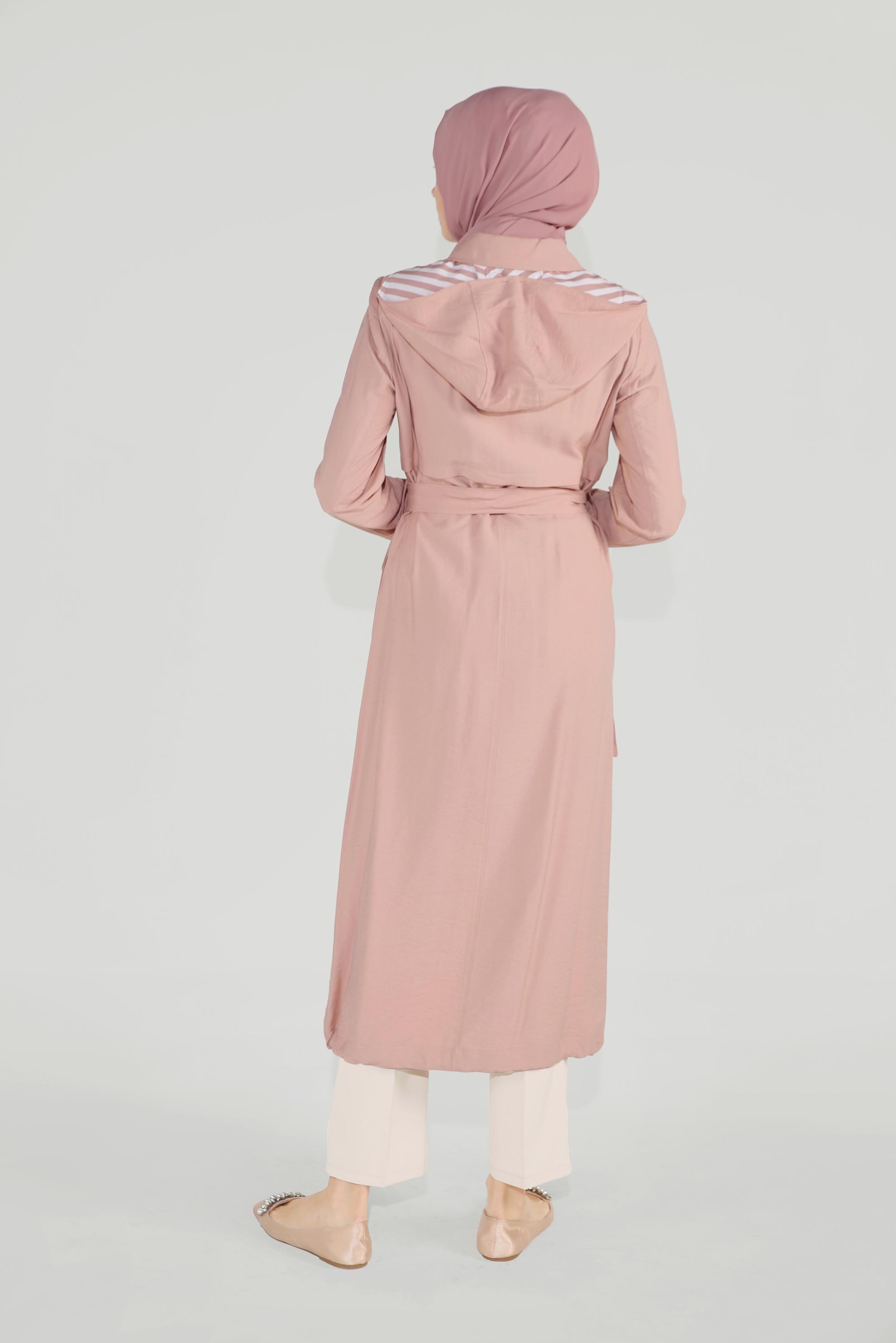 Tesettür giyim PUDRA KUŞAKLI KAPÜŞONLU TRENÇKOT 10174