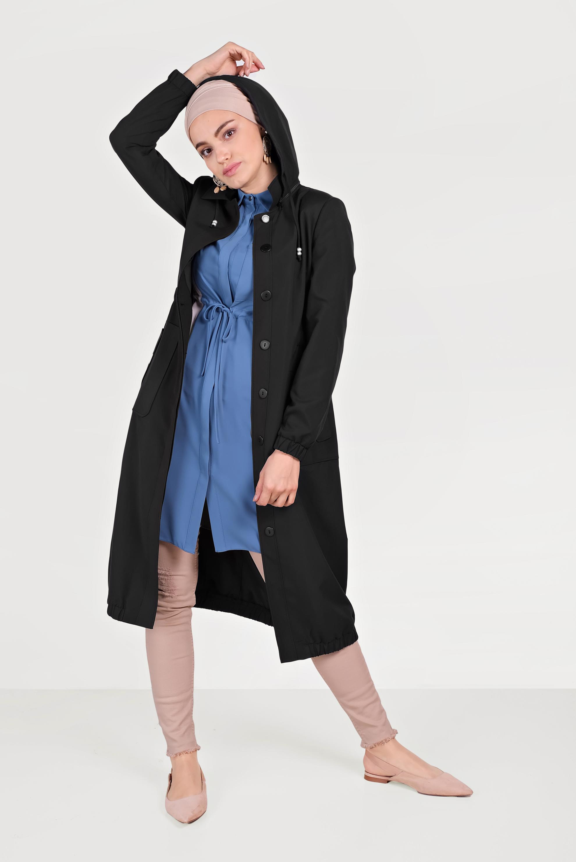 Tesettür giyim SİYAH ETEKUCU BÜZGÜLÜ KAPÜŞONLU TRENÇKOT 10182