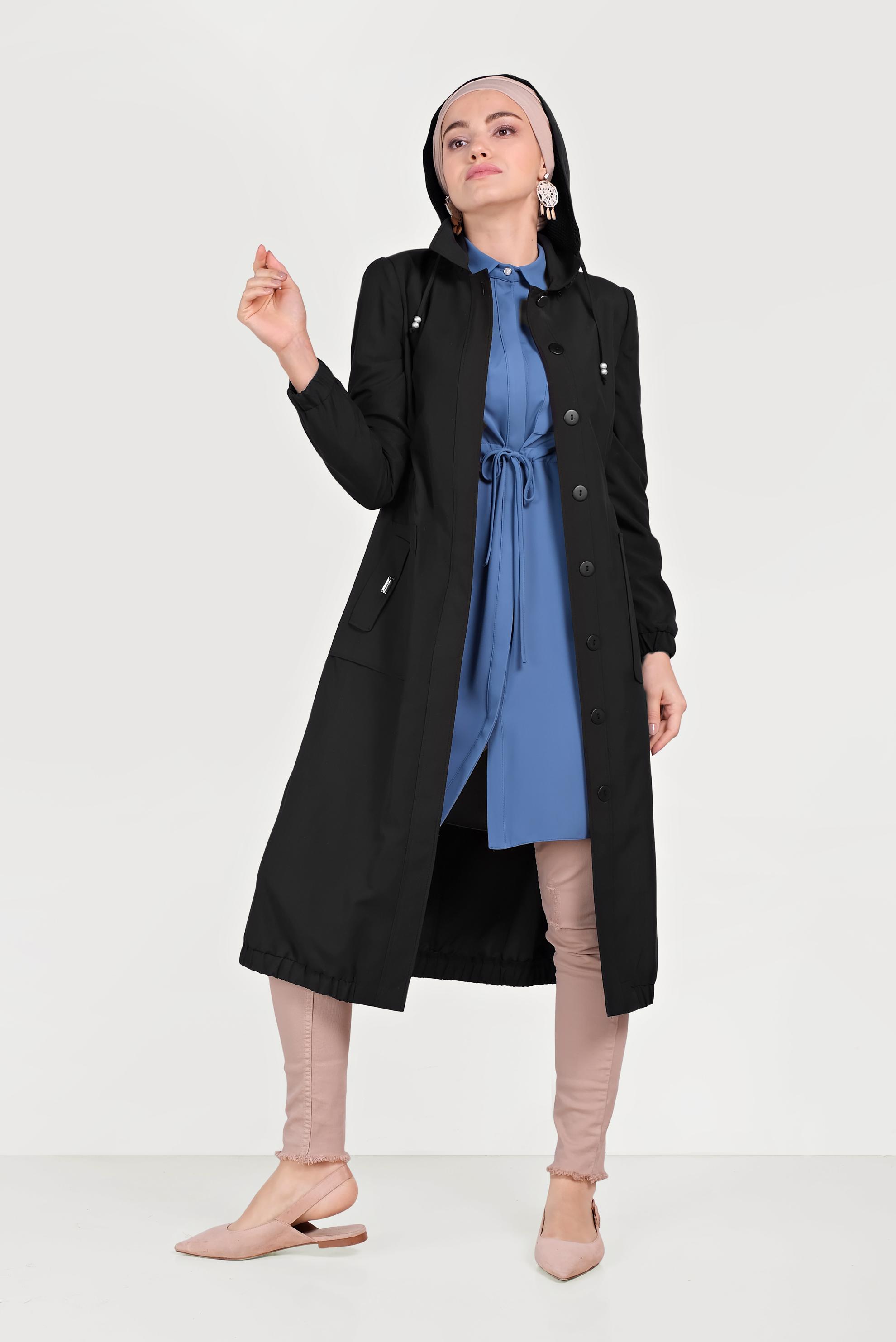 Tesettür giyim SİYAH ETEKUCU BÜZGÜLÜ KAPÜŞONLU TRENÇKOT 10182