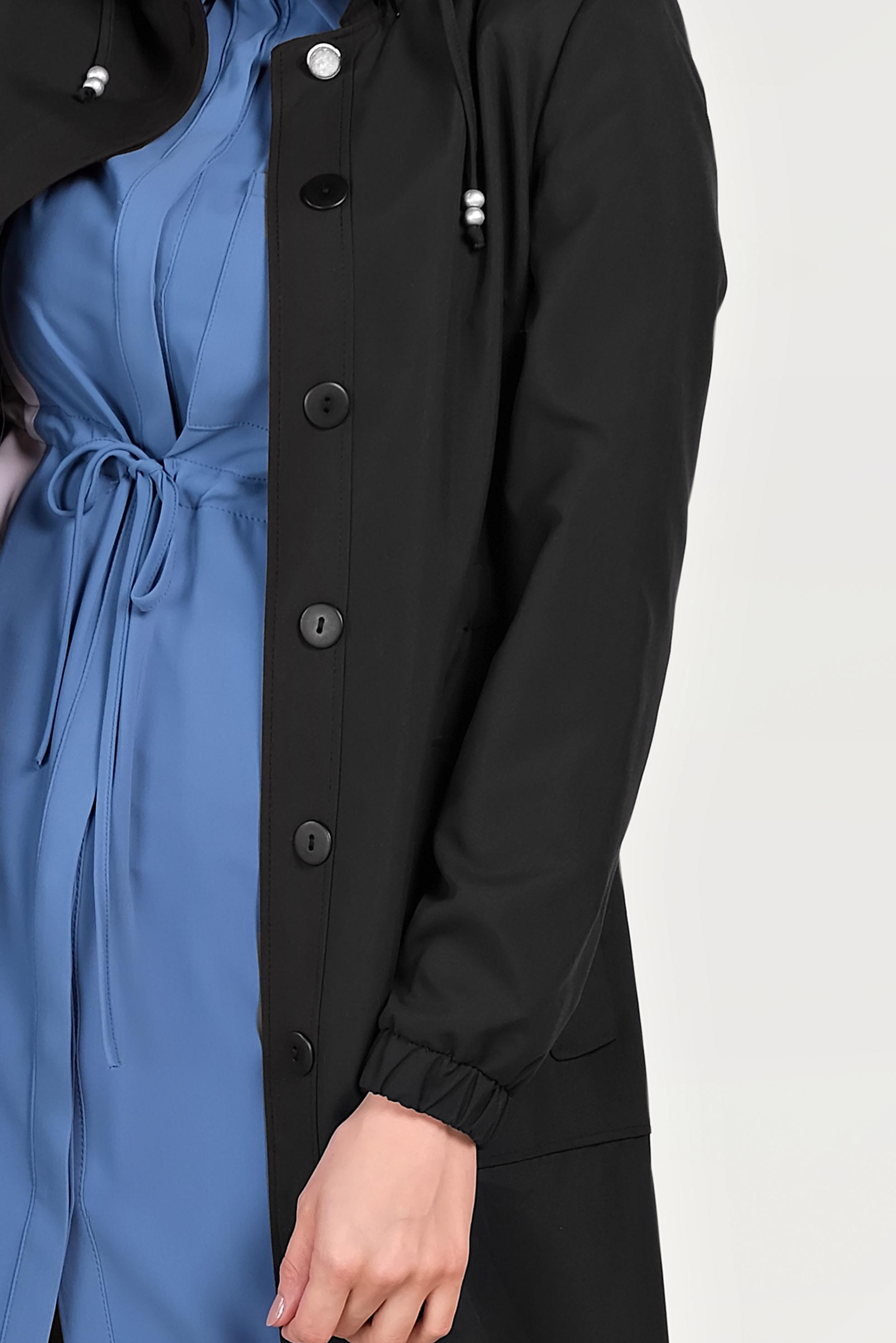 Tesettür giyim SİYAH ETEKUCU BÜZGÜLÜ KAPÜŞONLU TRENÇKOT 10182