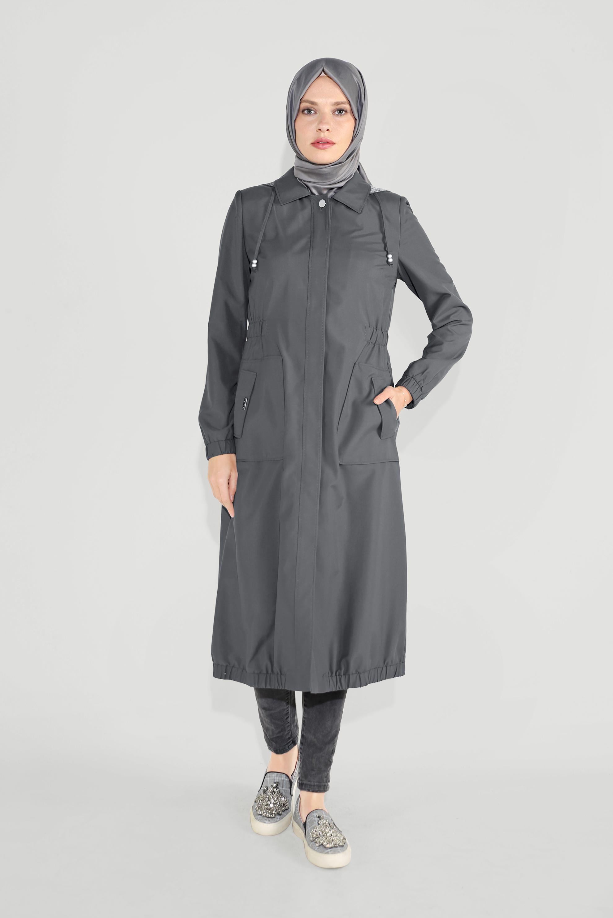 Tesettür giyim GRİ ETEKUCU BÜZGÜLÜ KAPÜŞONLU TRENÇKOT 10182