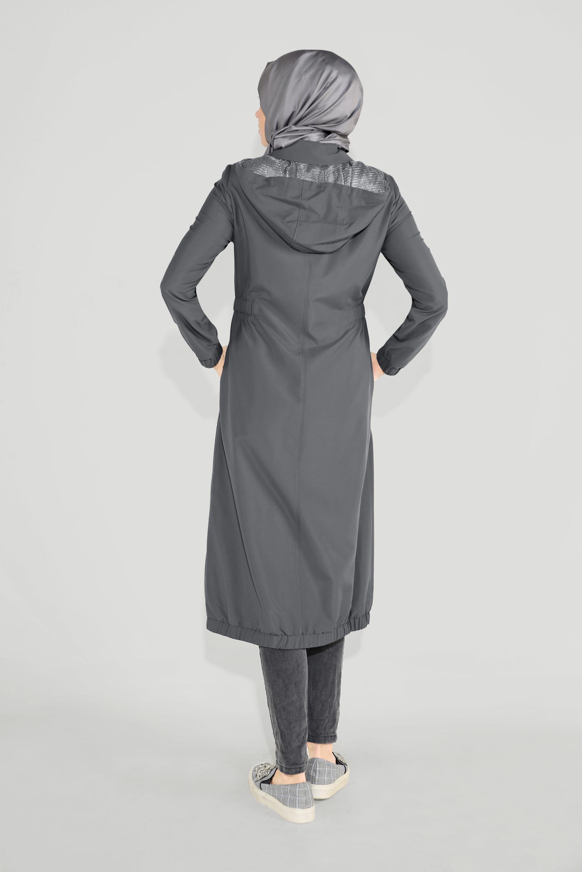 Tesettür giyim GRİ ETEKUCU BÜZGÜLÜ KAPÜŞONLU TRENÇKOT 10182